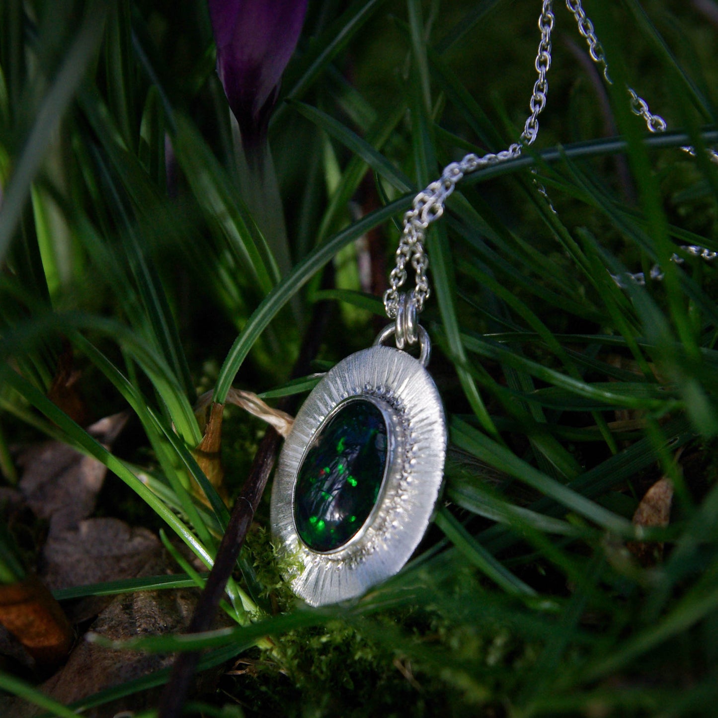 Séléné, pendentif ovale en argent avec opale Welo fumée