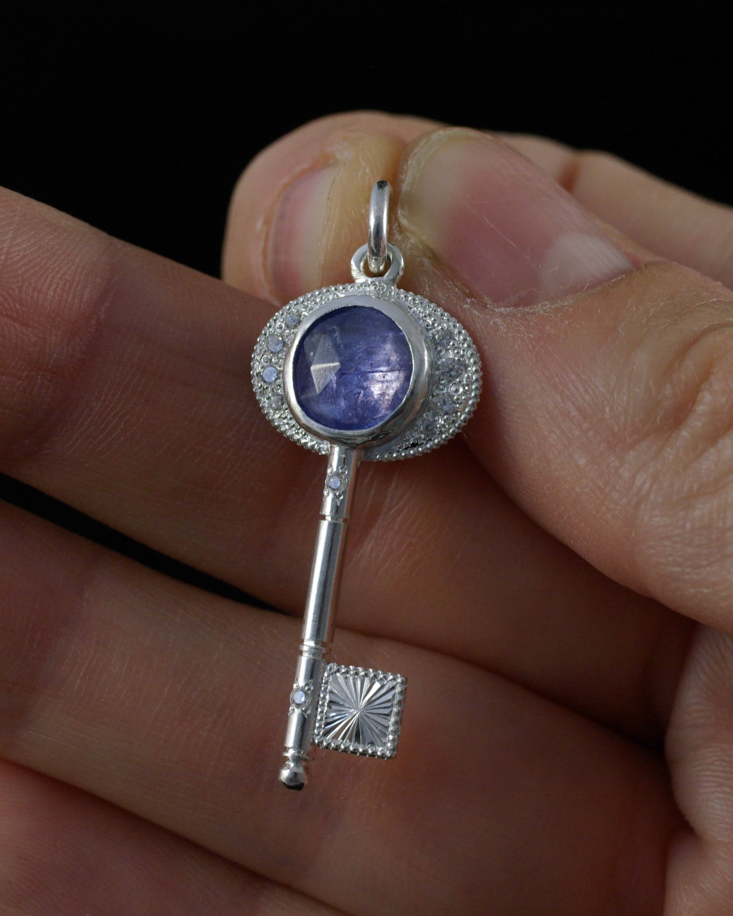 Pendentif clé en argent & tanzanite – grand modèle pièce unique