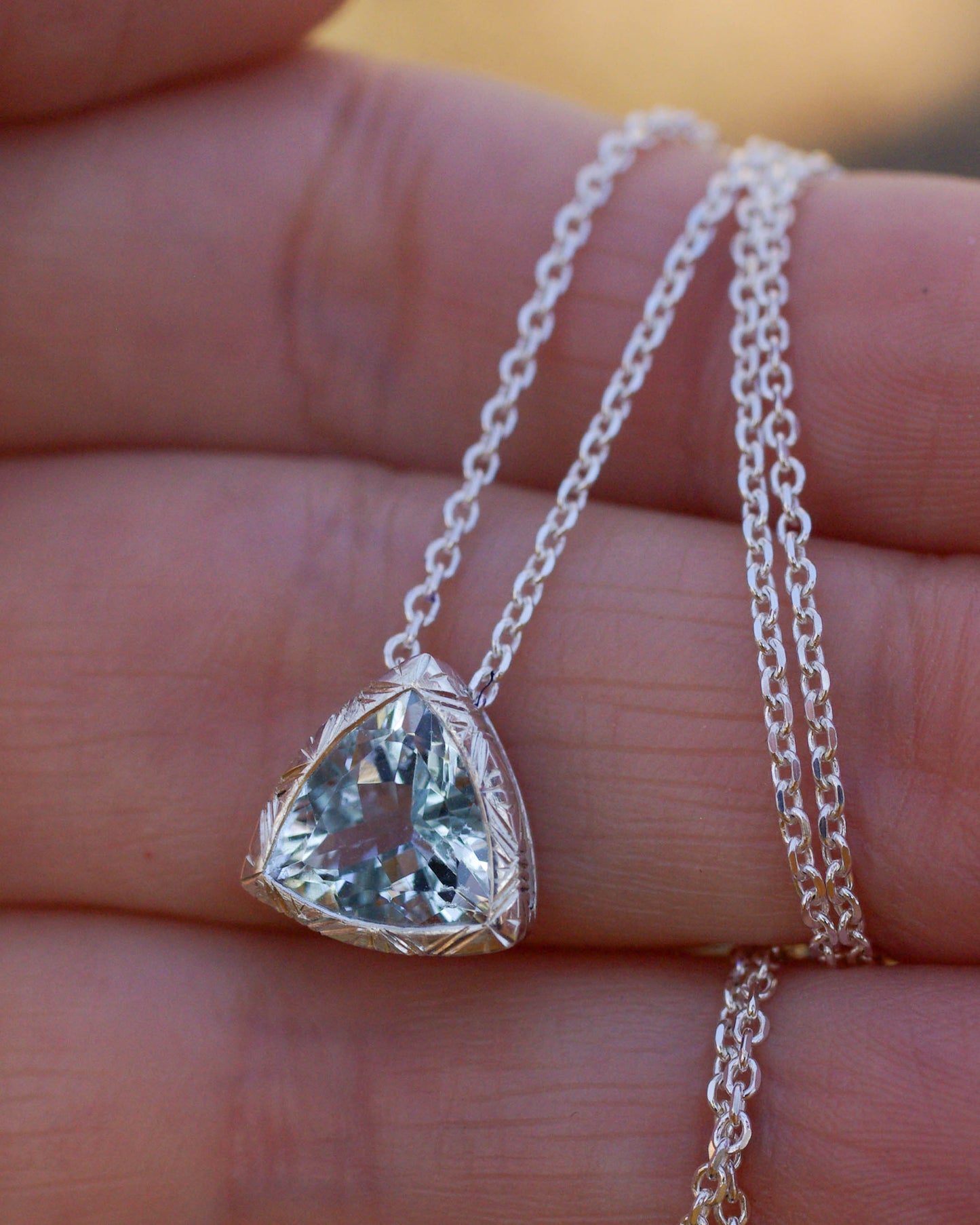 Pendentif Aigue-marine Trillion – Argent Gravé