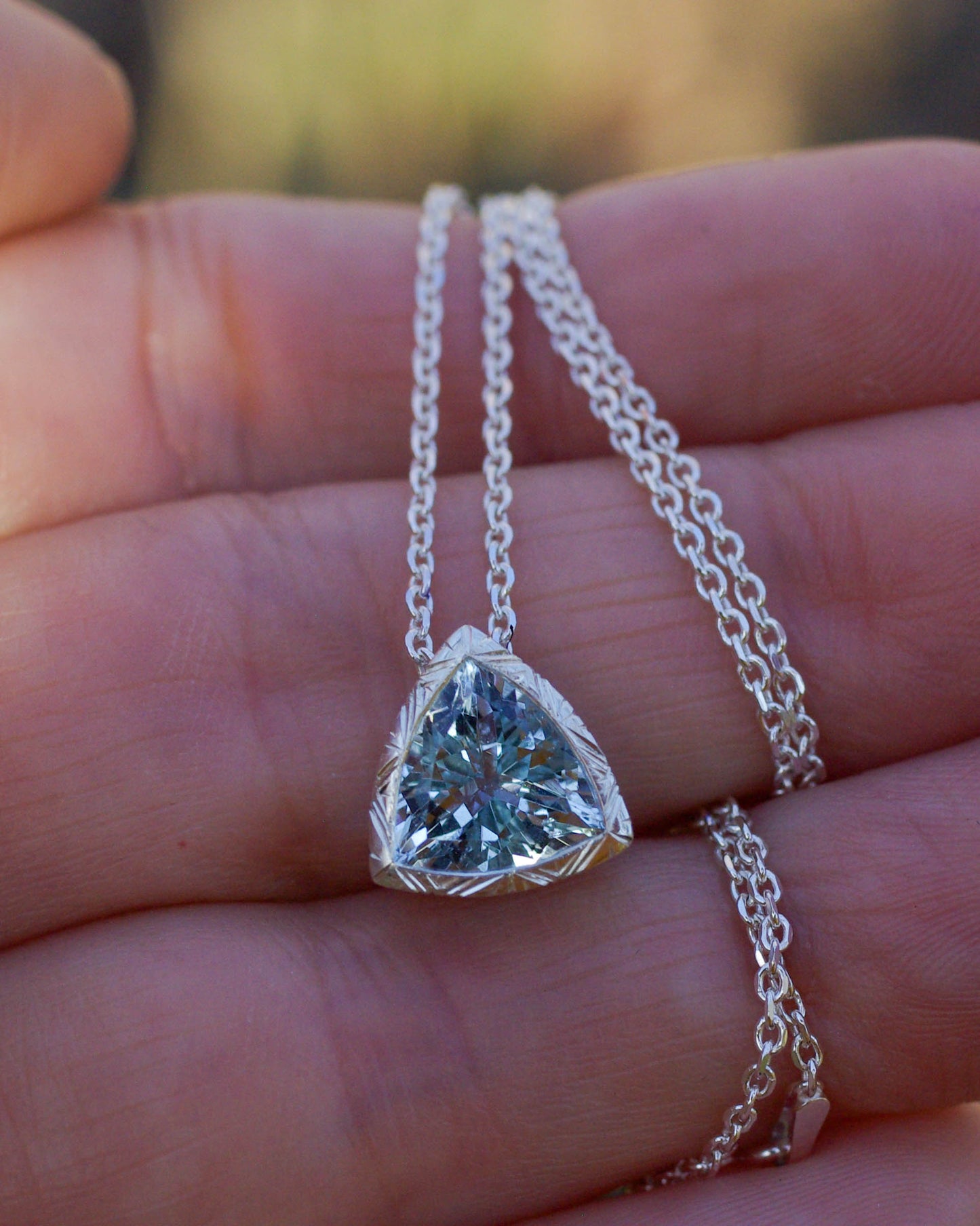 Pendentif Aigue-marine Trillion – Argent Gravé
