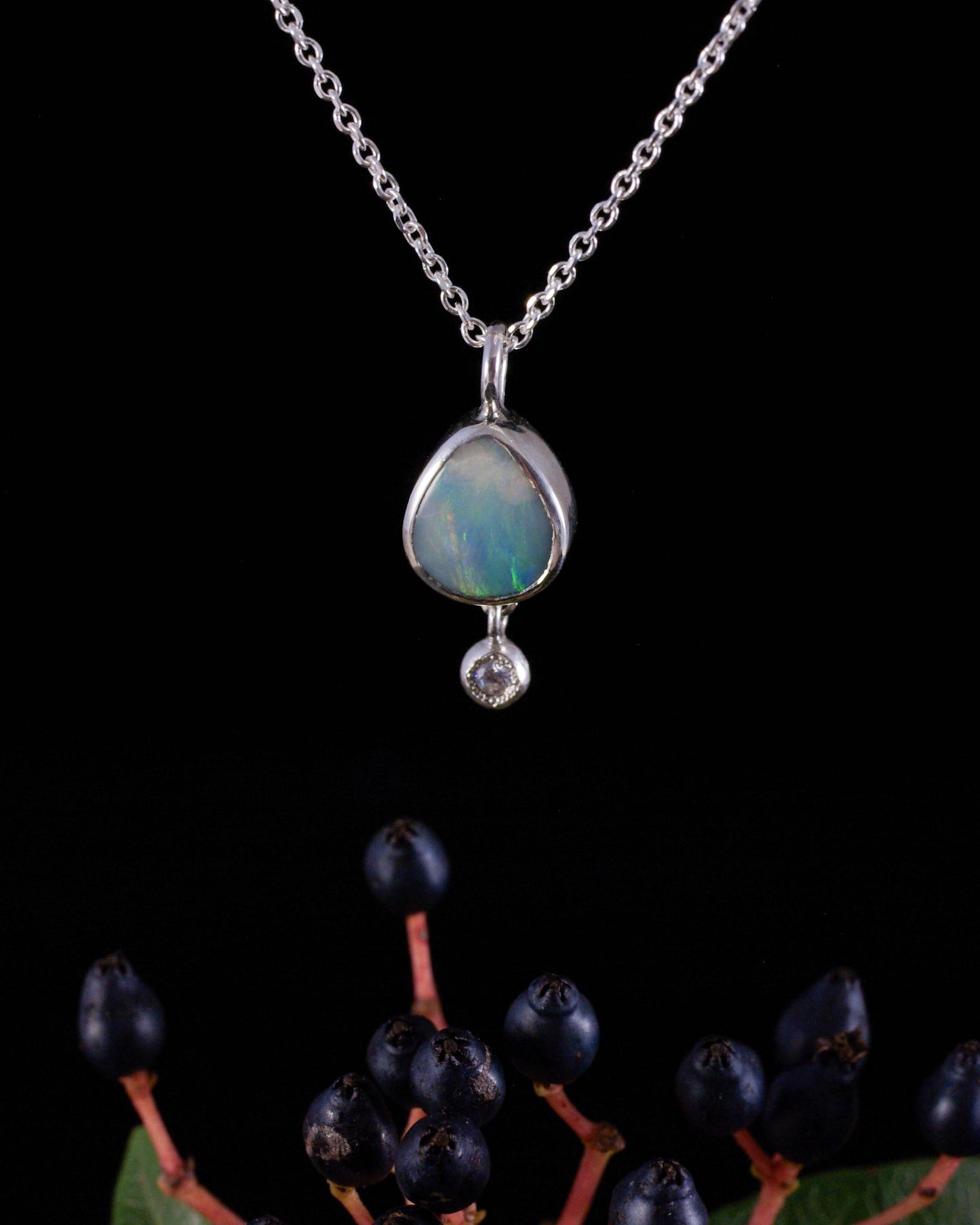 Pendentif avec Opale d'Australie bleu ciel en argent 925 – Luminescences