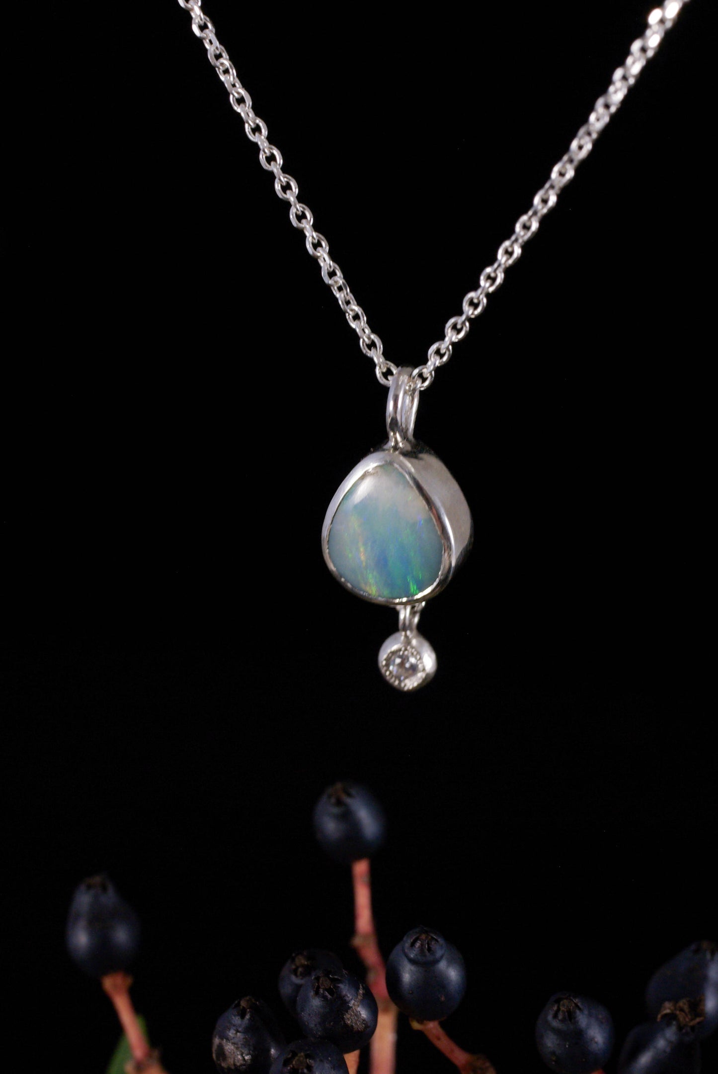 Pendentif avec Opale d'Australie bleu ciel en argent 925 – Luminescences