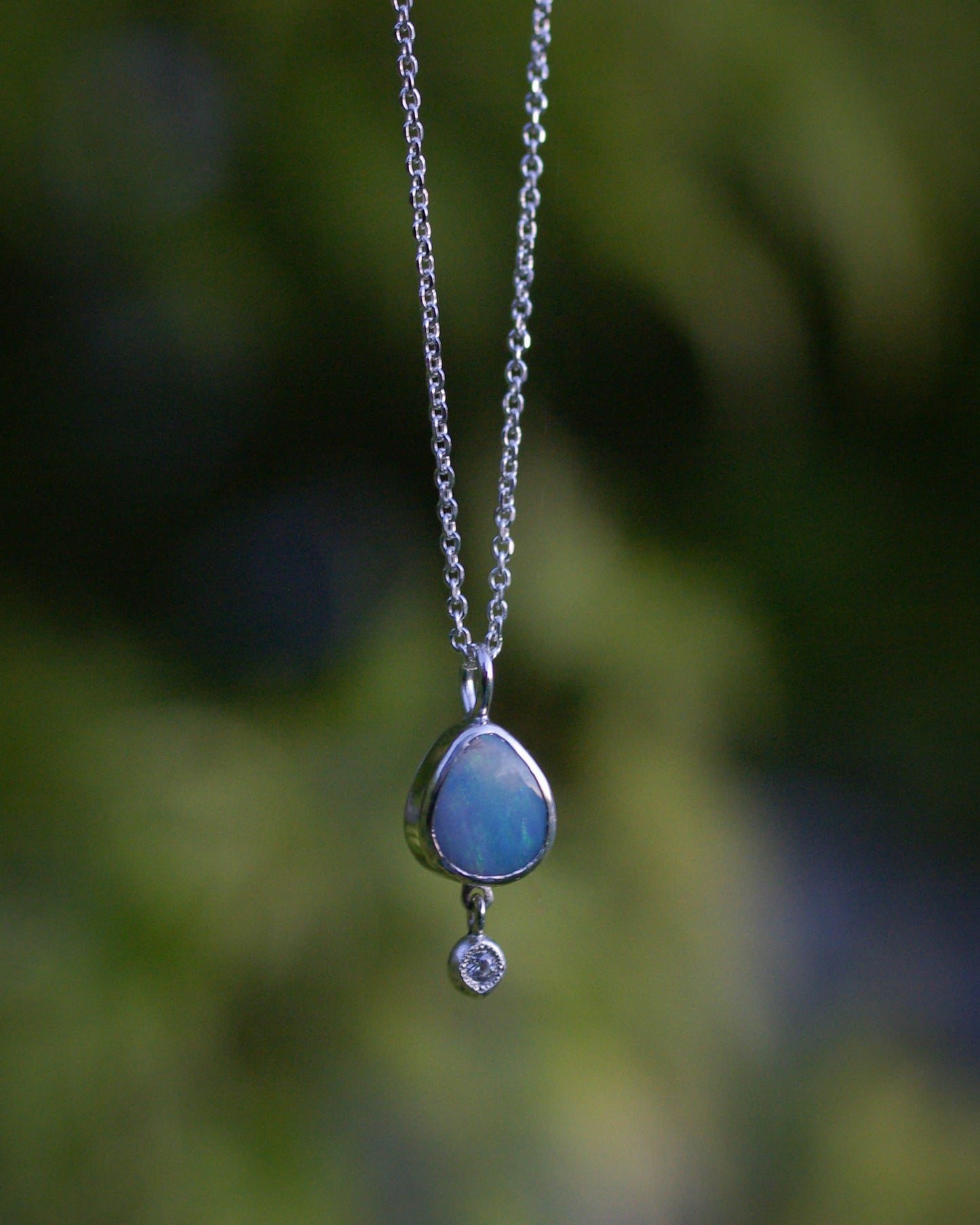 Pendentif avec Opale d'Australie bleu ciel en argent 925 – Luminescences