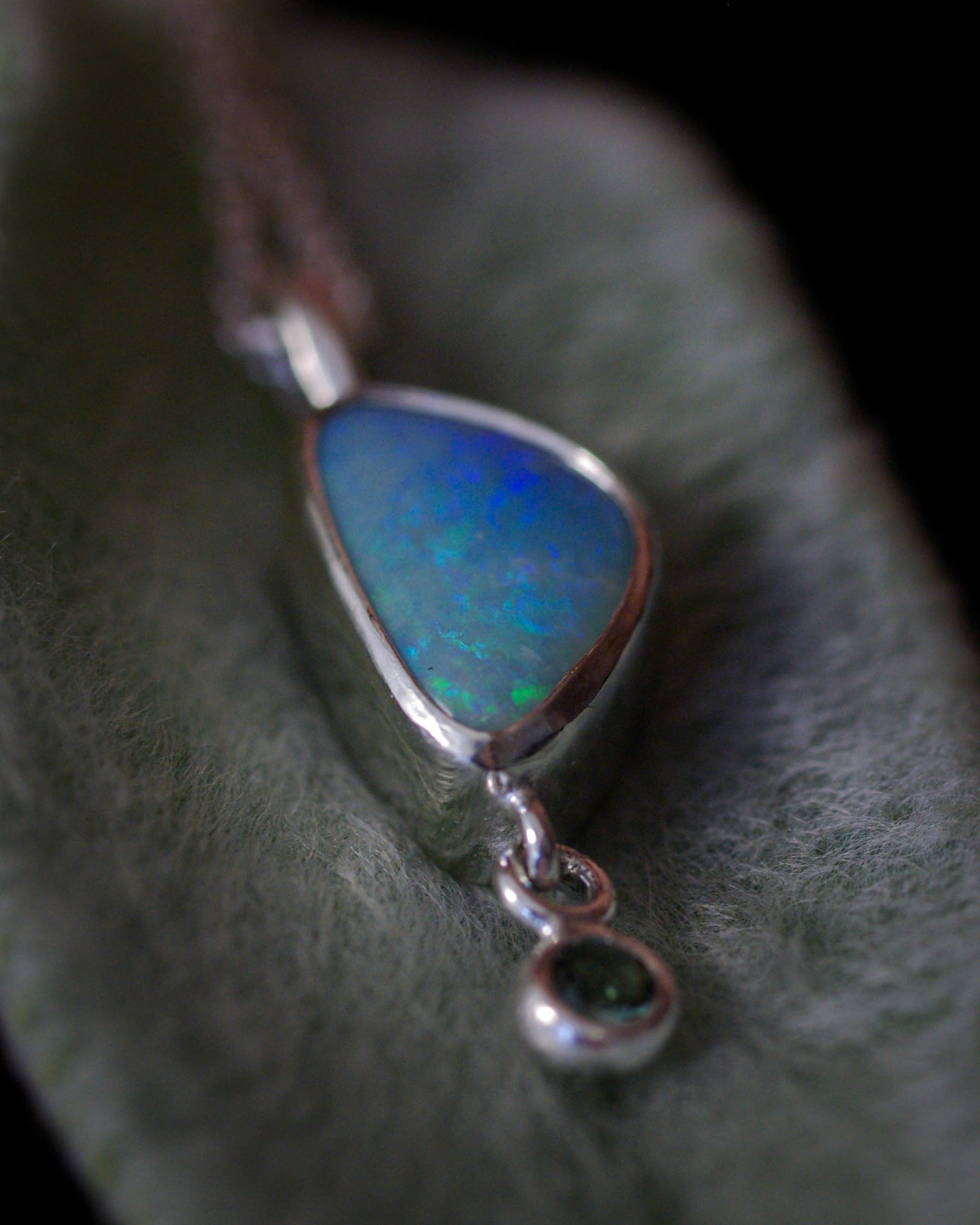 Pendentif avec Opale d'Australie bleue en argent 925 – Luminescences
