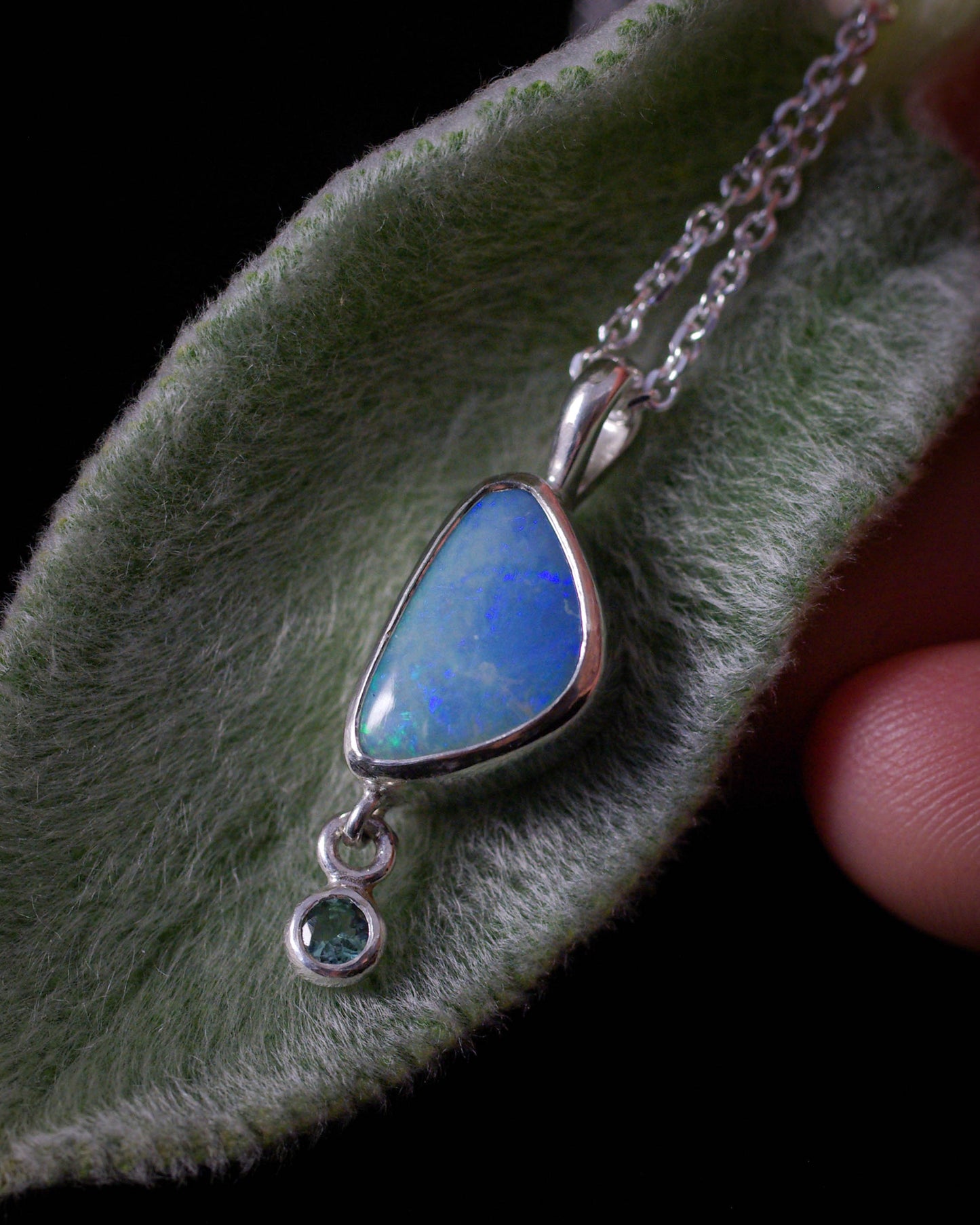 Pendentif avec Opale d'Australie bleue en argent 925 – Luminescences