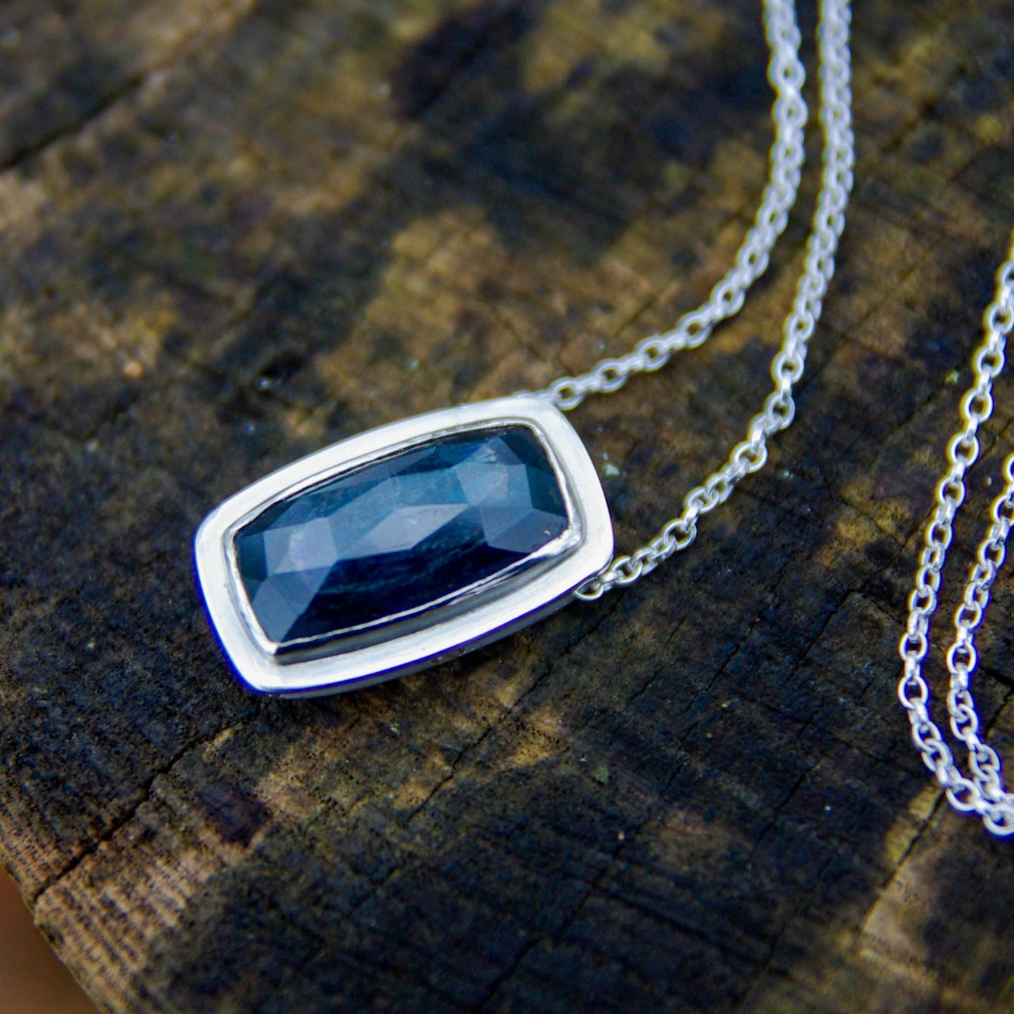 Pendentif en Argent avec Cyanite bleue (grand modèle), Mini-collection Astra Nox
