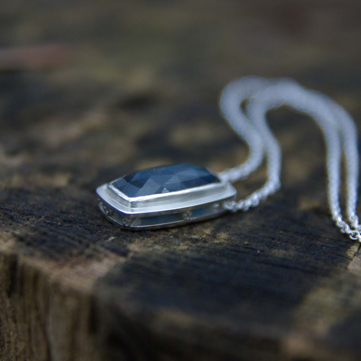 Pendentif en Argent avec Cyanite bleue (grand modèle), Mini-collection Astra Nox
