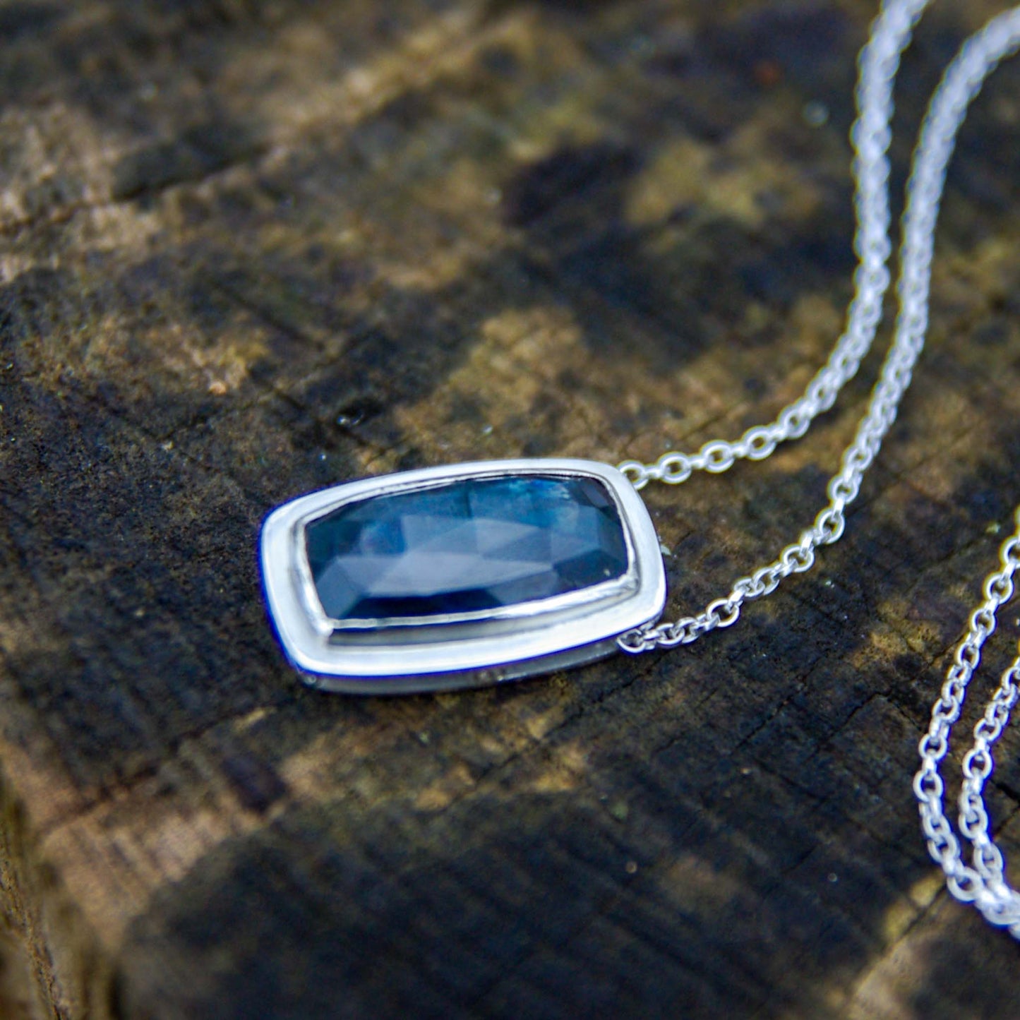 Pendentif en Argent avec Cyanite bleue (grand modèle), Mini-collection Astra Nox