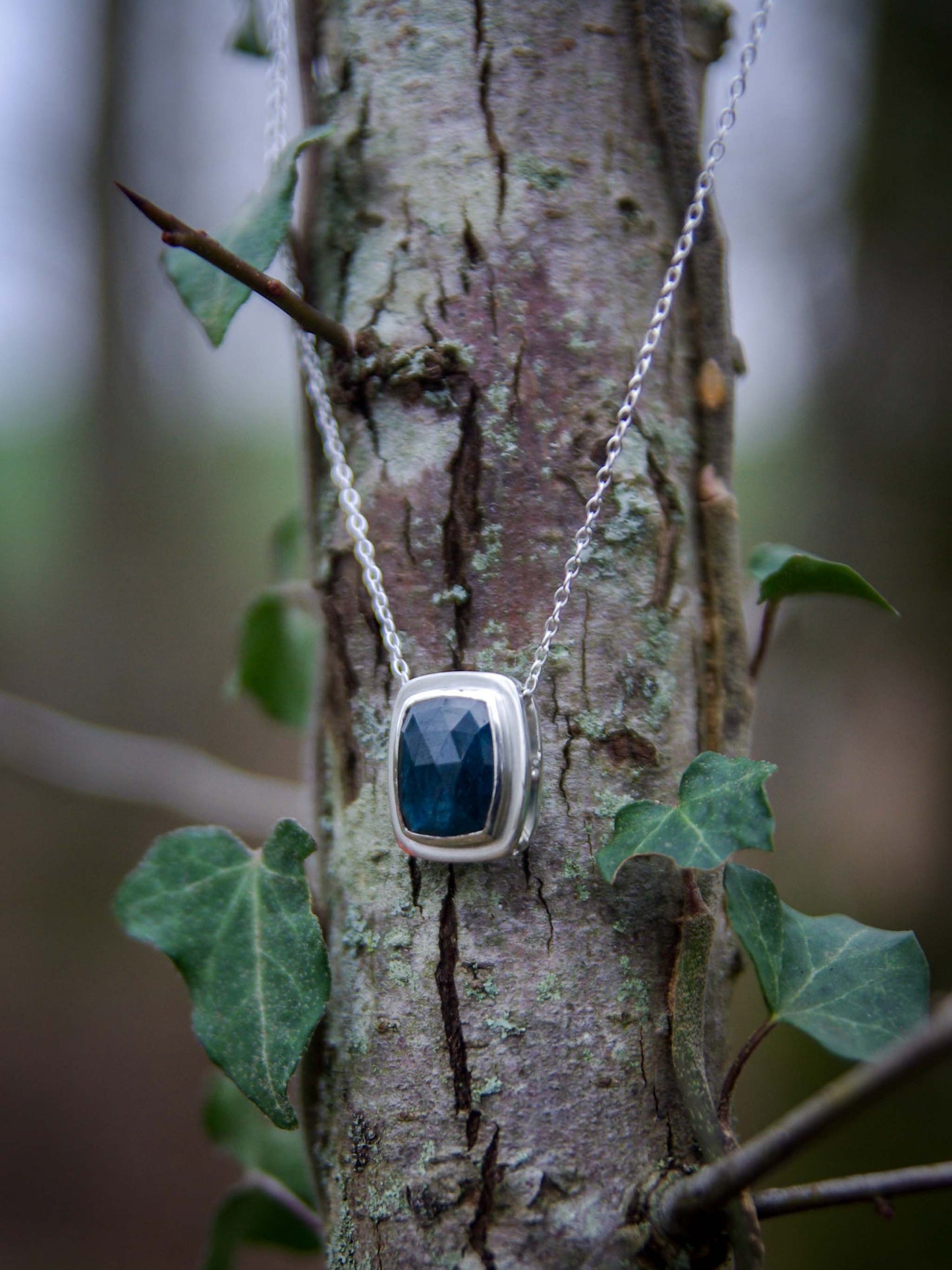 Pendentif en Argent avec Cyanite bleue (petit modèle), Mini-collection Astra Nox