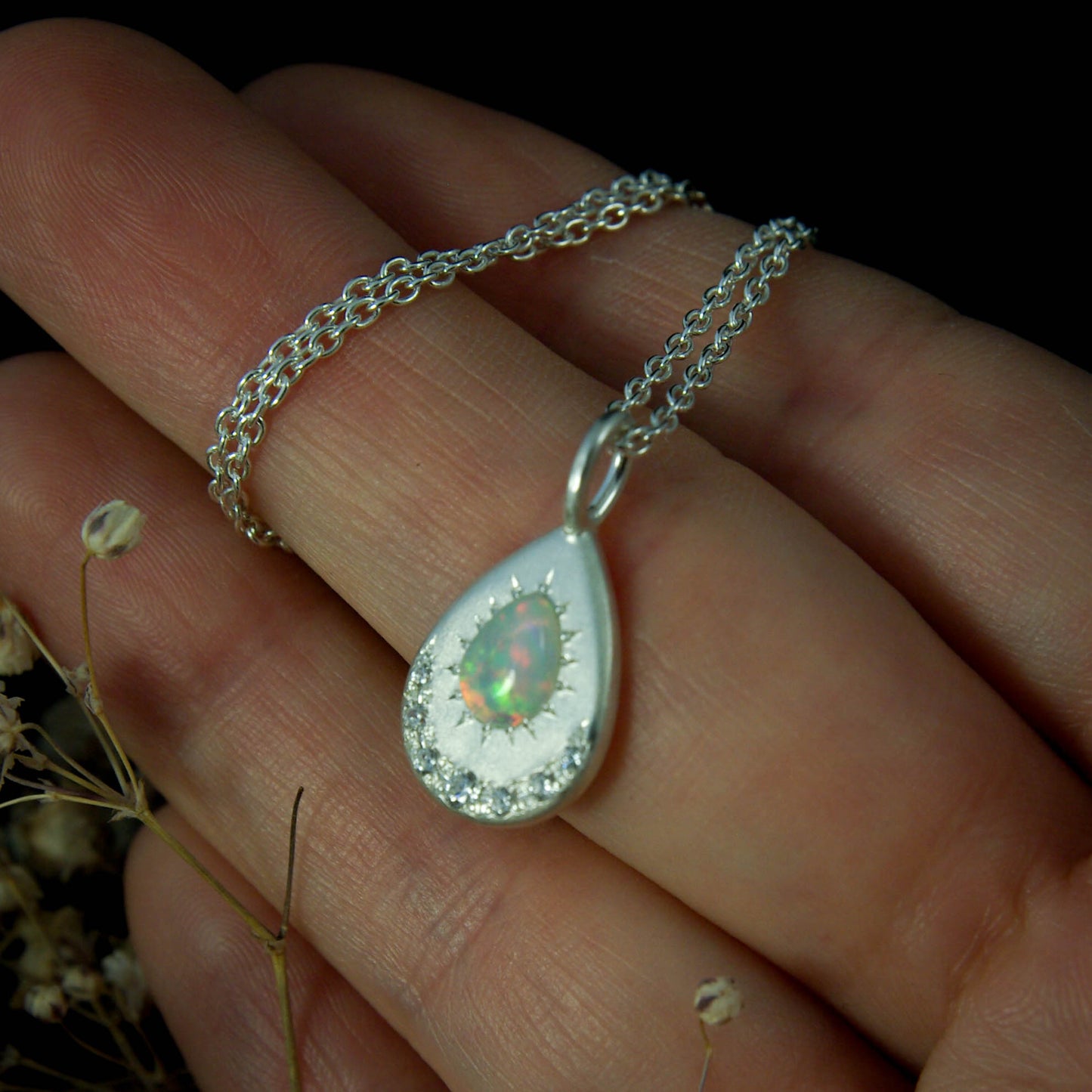 Pendentif en argent 925 avec opale Welo goutte et oxydes de zirconium mini-collection Ô