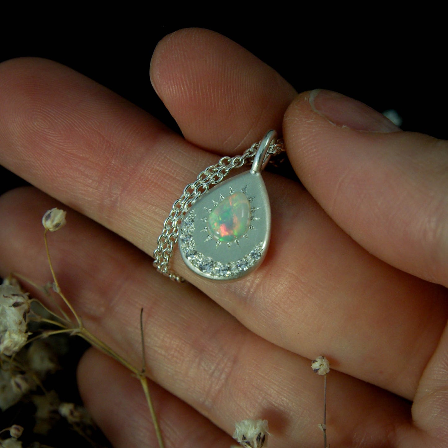 Pendentif en argent 925 avec opale Welo goutte et oxydes de zirconium mini-collection Ô