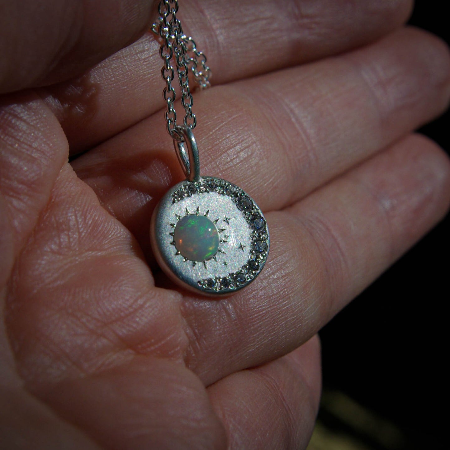 Pendentif en argent 925 avec opale Welo et oxydes de zirconium mini-collection Ô