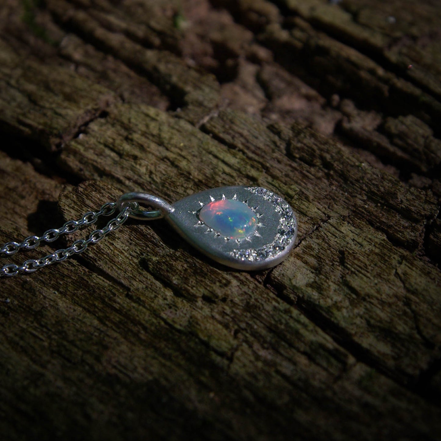 Pendentif en argent 925 avec opale Welo goutte et oxydes de zirconium mini-collection Ô