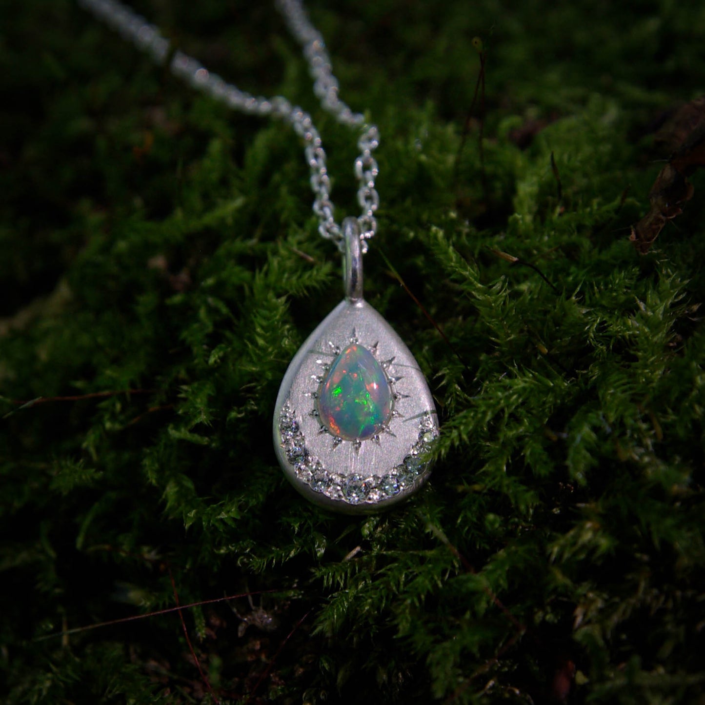 Pendentif en argent 925 avec opale Welo goutte et oxydes de zirconium mini-collection Ô