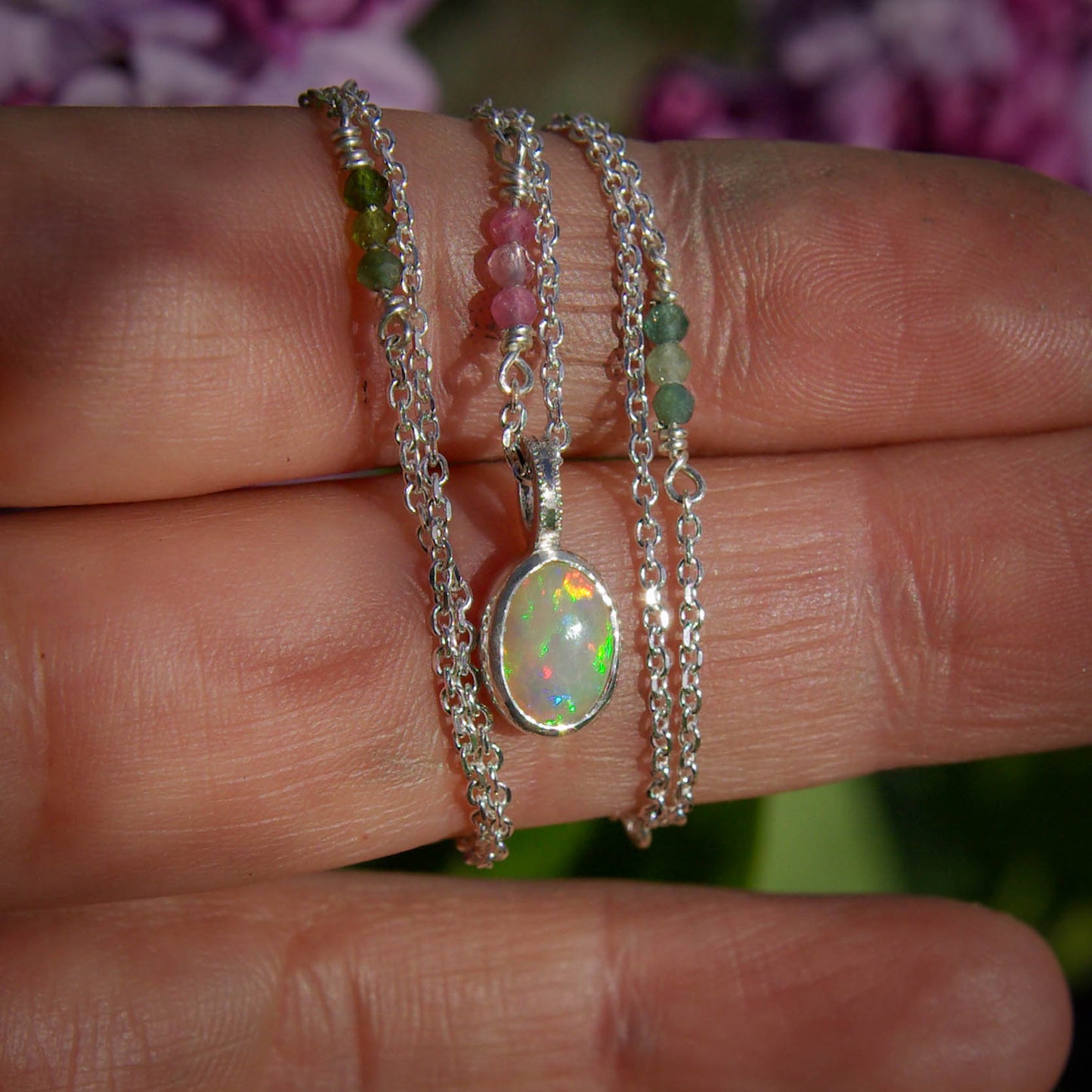 Pendentif "arc-en-ciel" en argent 925 avec opale et chaîne de perles de tourmaline