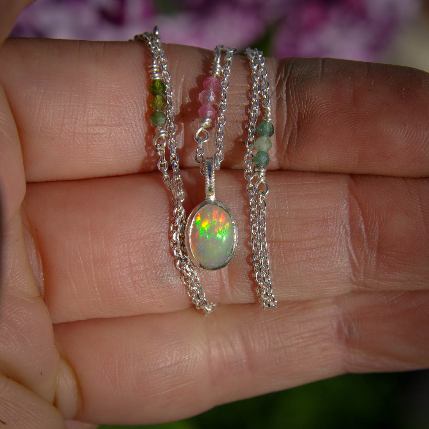 Pendentif "arc-en-ciel" en argent 925 avec opale et chaîne de perles de tourmaline