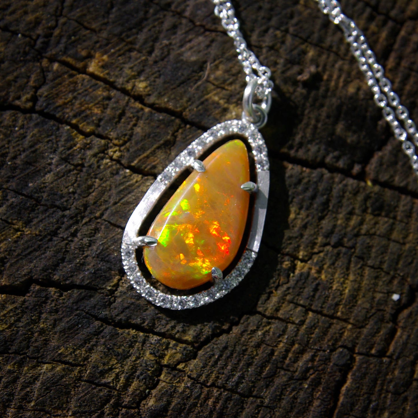 Pendentif "Cosmos" en argent 925 avec opale de feu et oxydes de zirconium