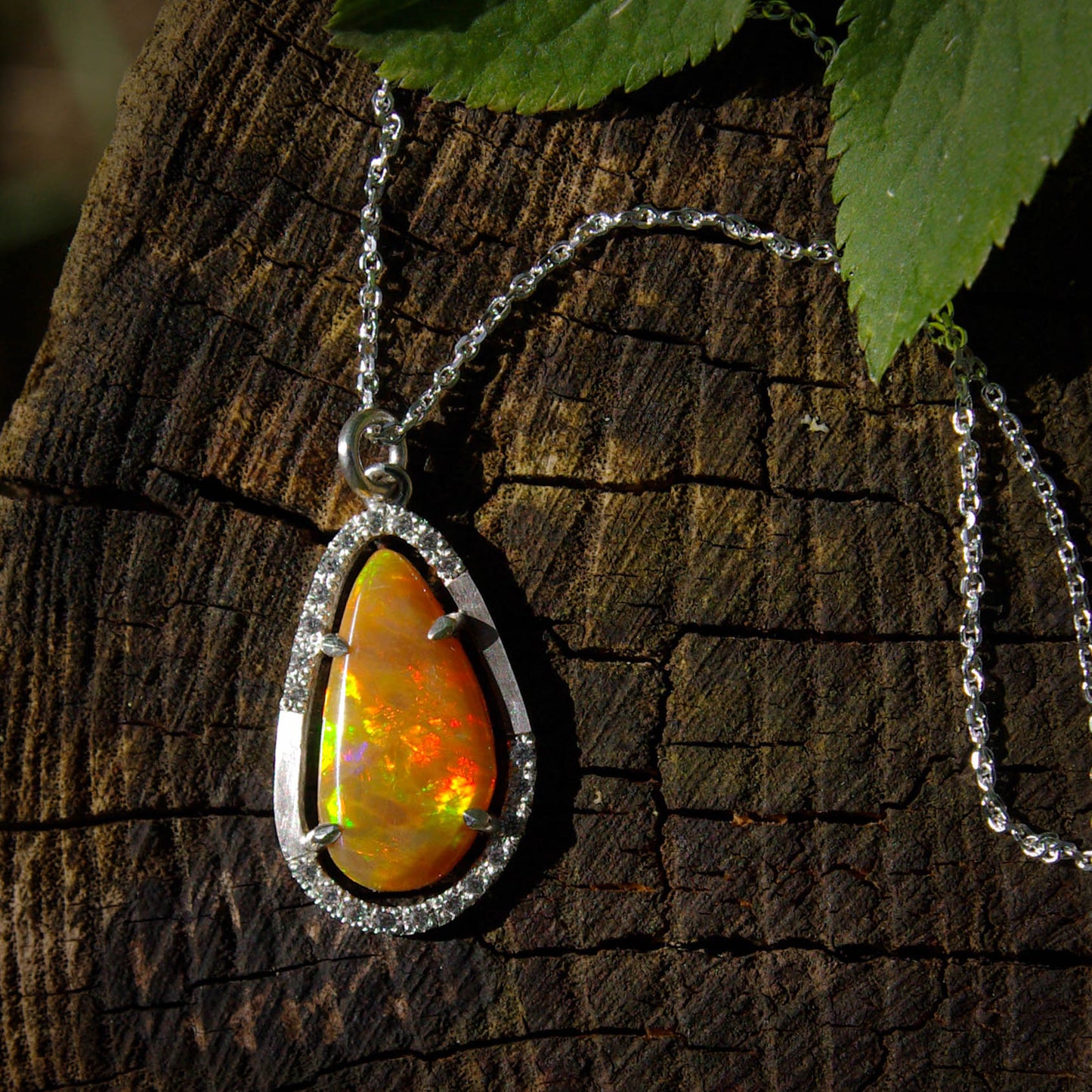 Pendentif "Cosmos" en argent 925 avec opale de feu et oxydes de zirconium