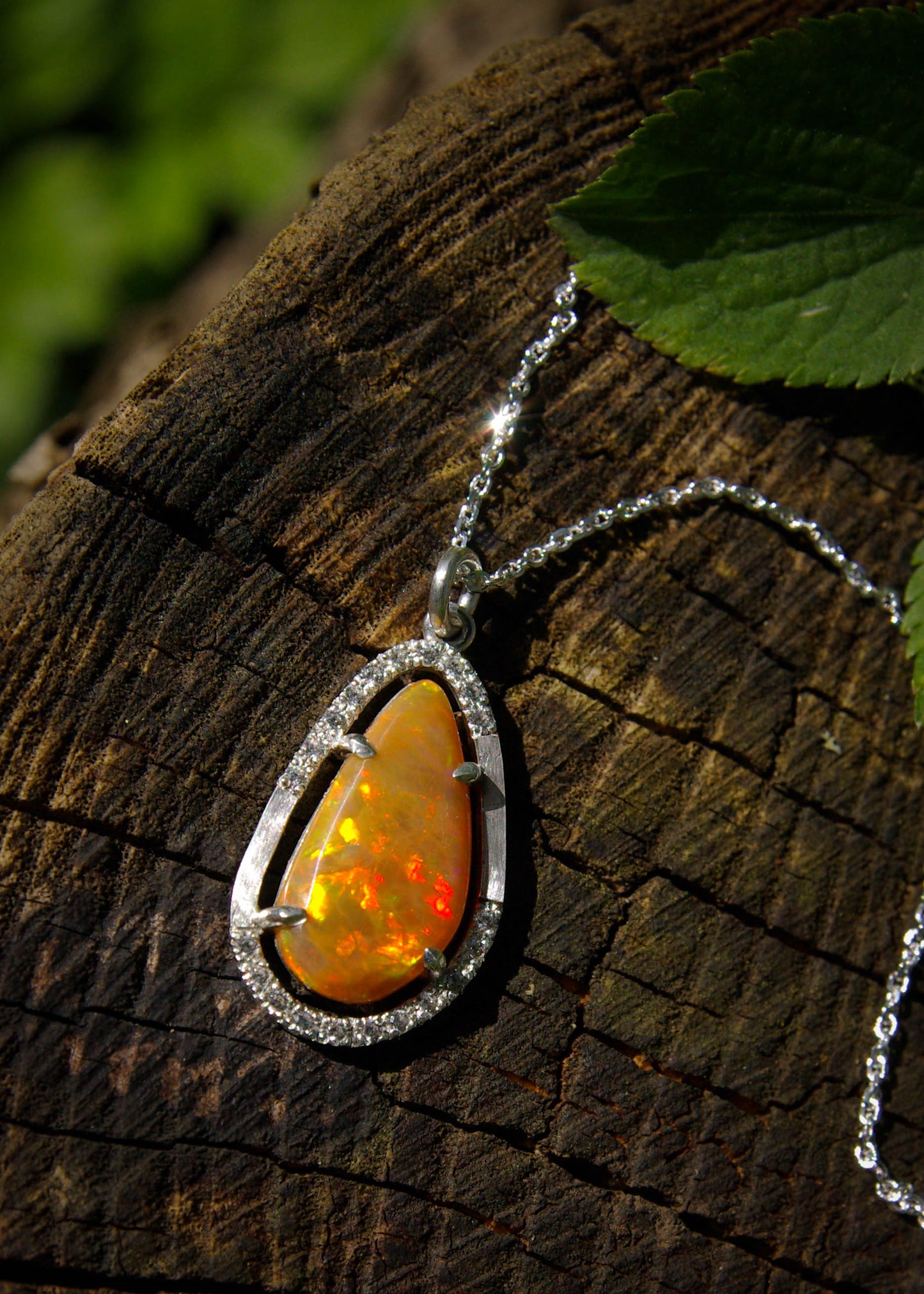 Pendentif "Cosmos" en argent 925 avec opale de feu et oxydes de zirconium