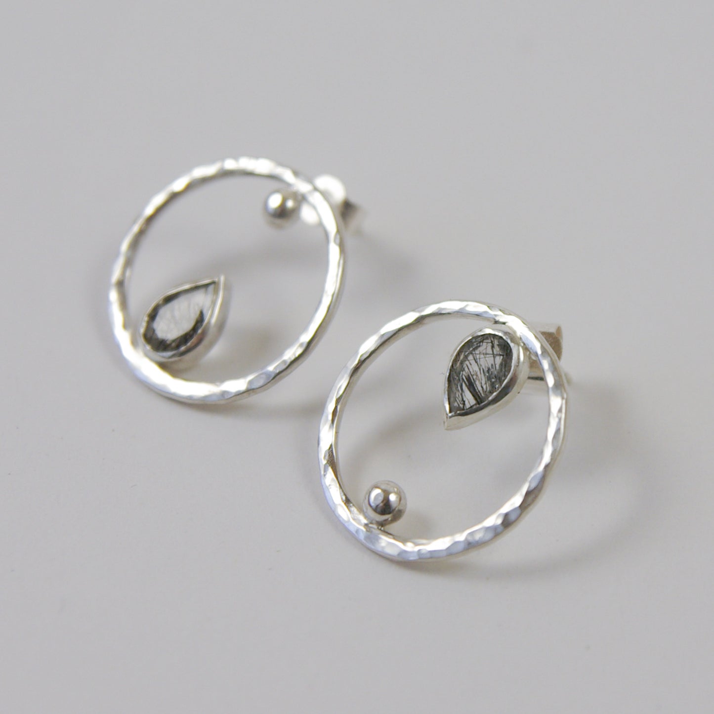 Boucles d'oreilles en argent et quartz rutile noir, sur commande
