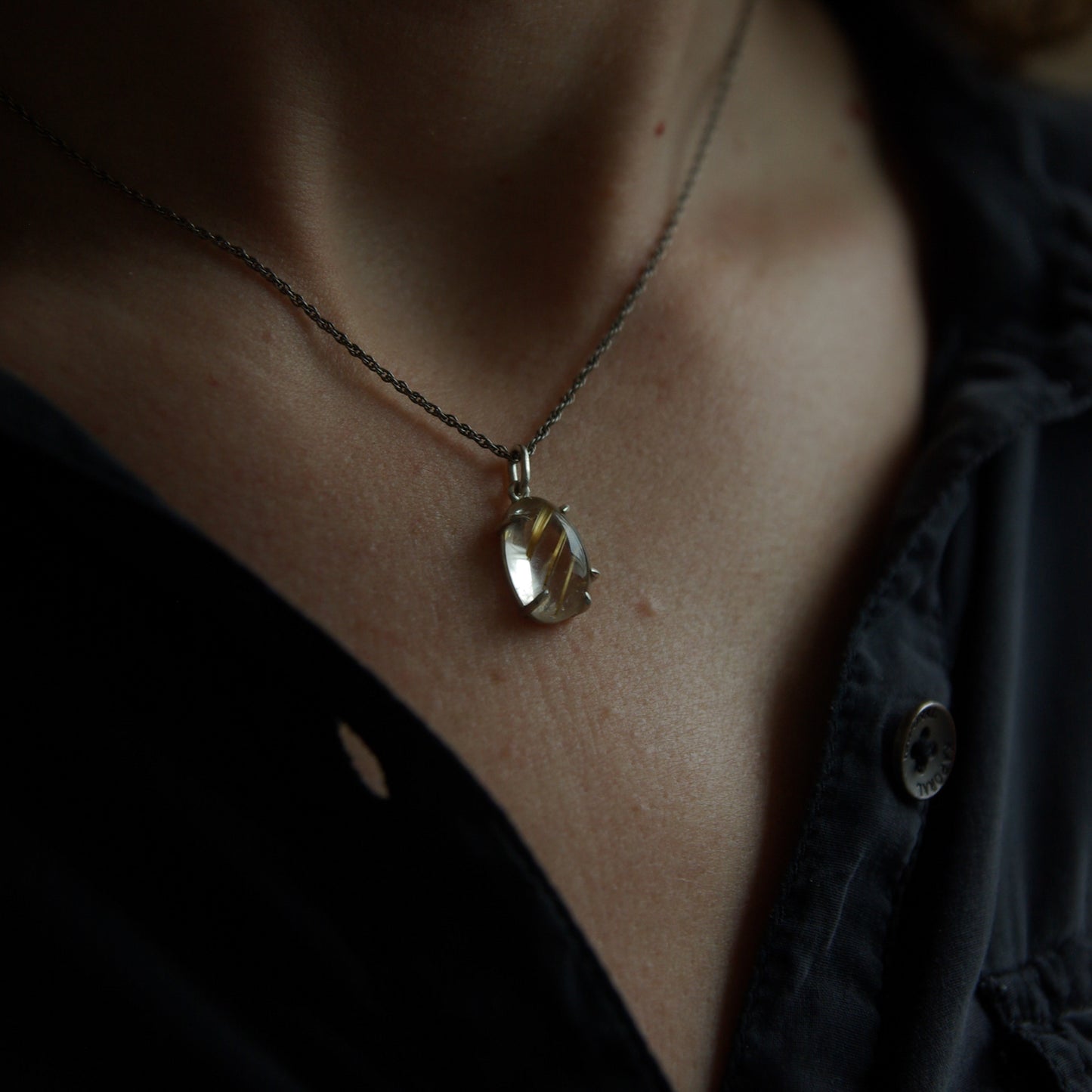 Pendentif asymétrique en argent 925 et quartz rutilé
