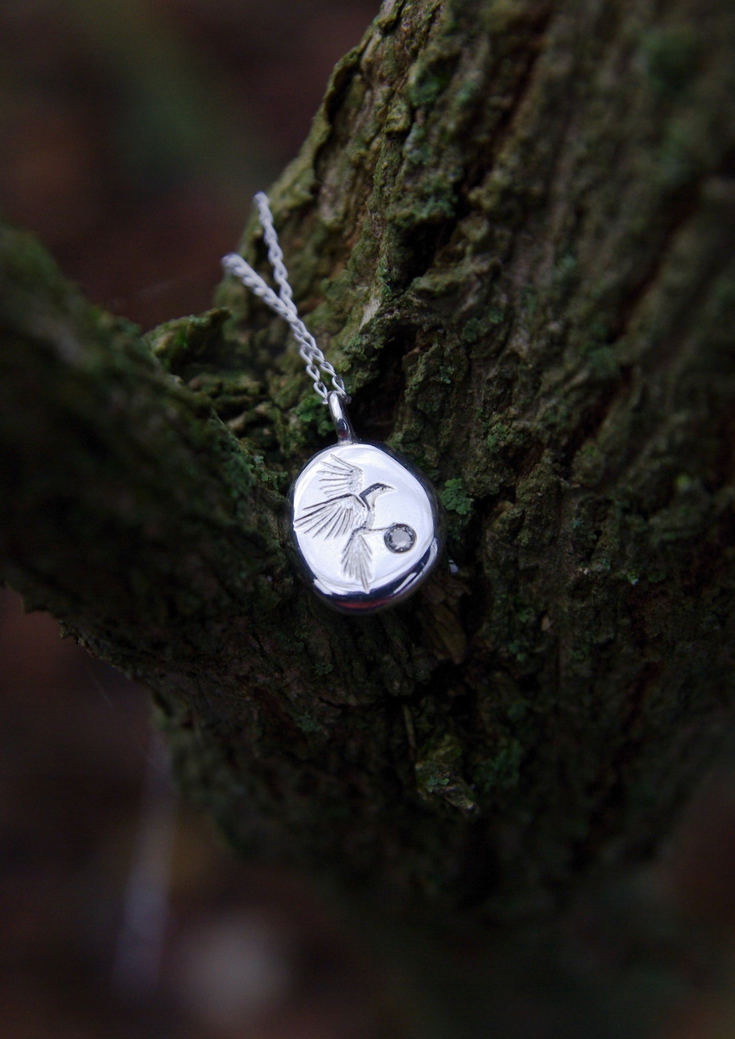 Amulette pie, pendentif gravé en argent 925 et diamant (sur commande)