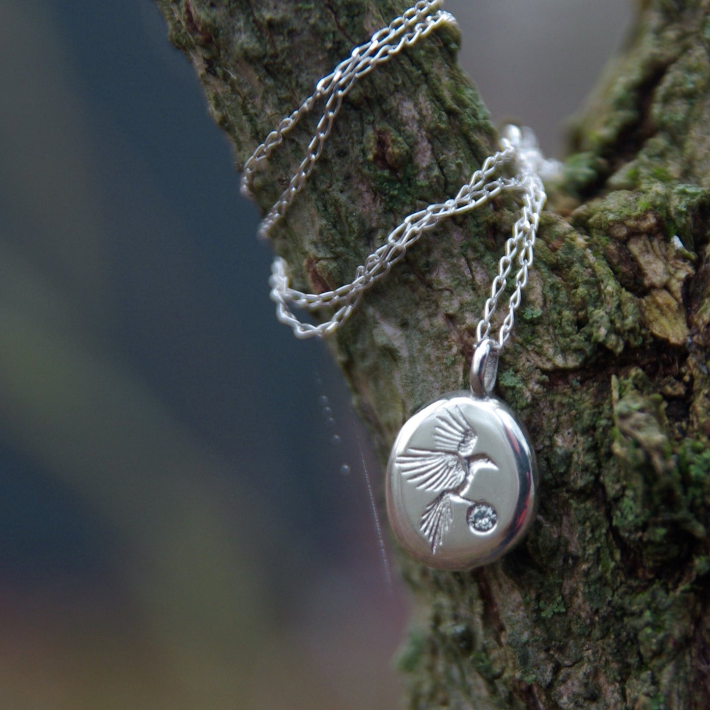 Amulette pie, pendentif gravé en argent 925 et diamant (sur commande)