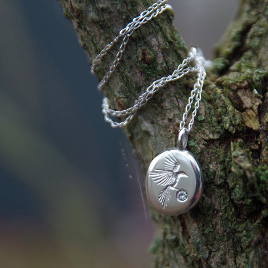 Amulette pie, pendentif gravé en argent 925 et diamant (sur commande)