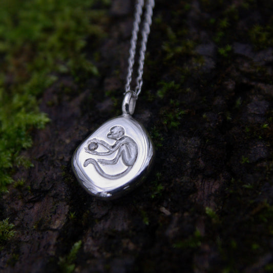 Amulette singe, pendentif gravé en argent 925 et diamant