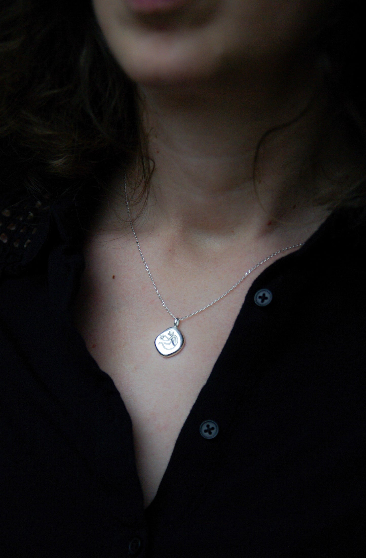 Amulette singe, pendentif gravé en argent 925 et diamant