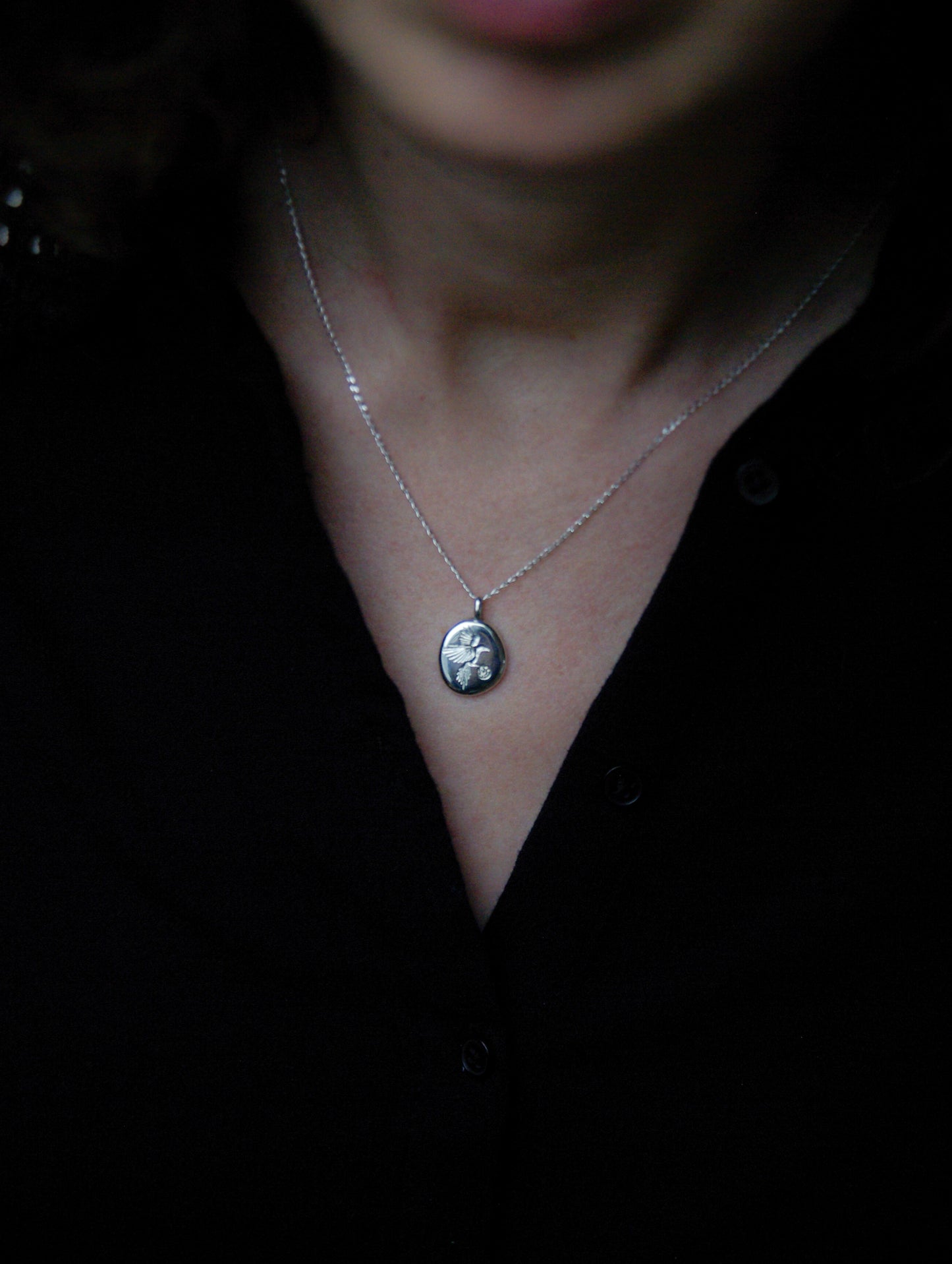 Amulette pie, pendentif gravé en argent 925 et diamant (sur commande)