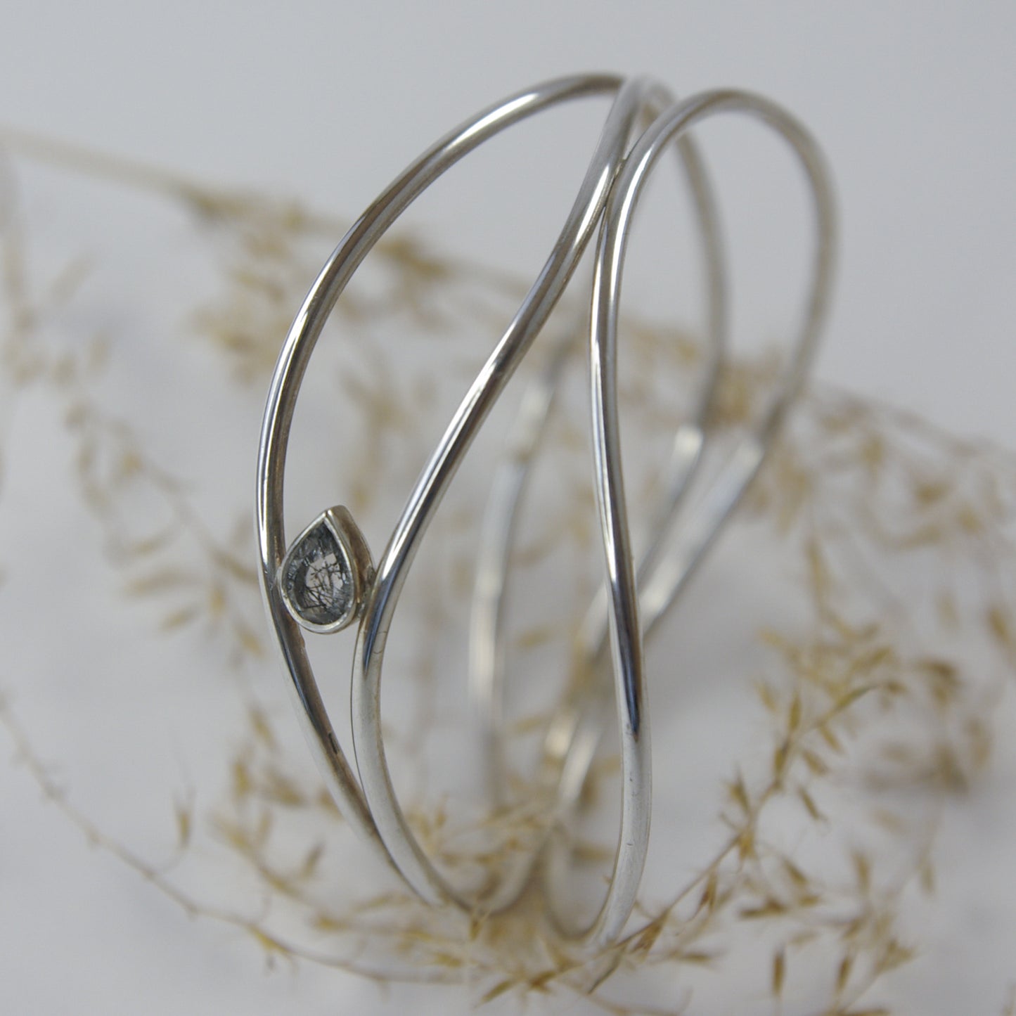 Moires, bracelet en argent 3 anneaux et quartz rutilé