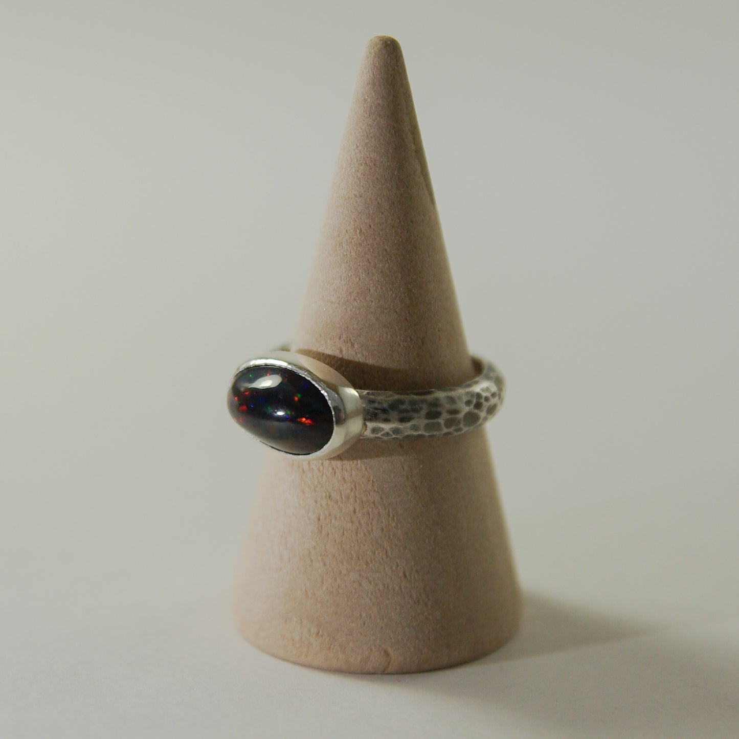 Artemis, bague en argent et opale fumée taille 53 1/2 FR