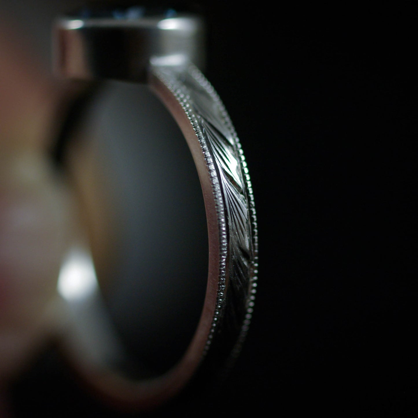 Bague en argent gravée avec topaze bleue Londres 55FR