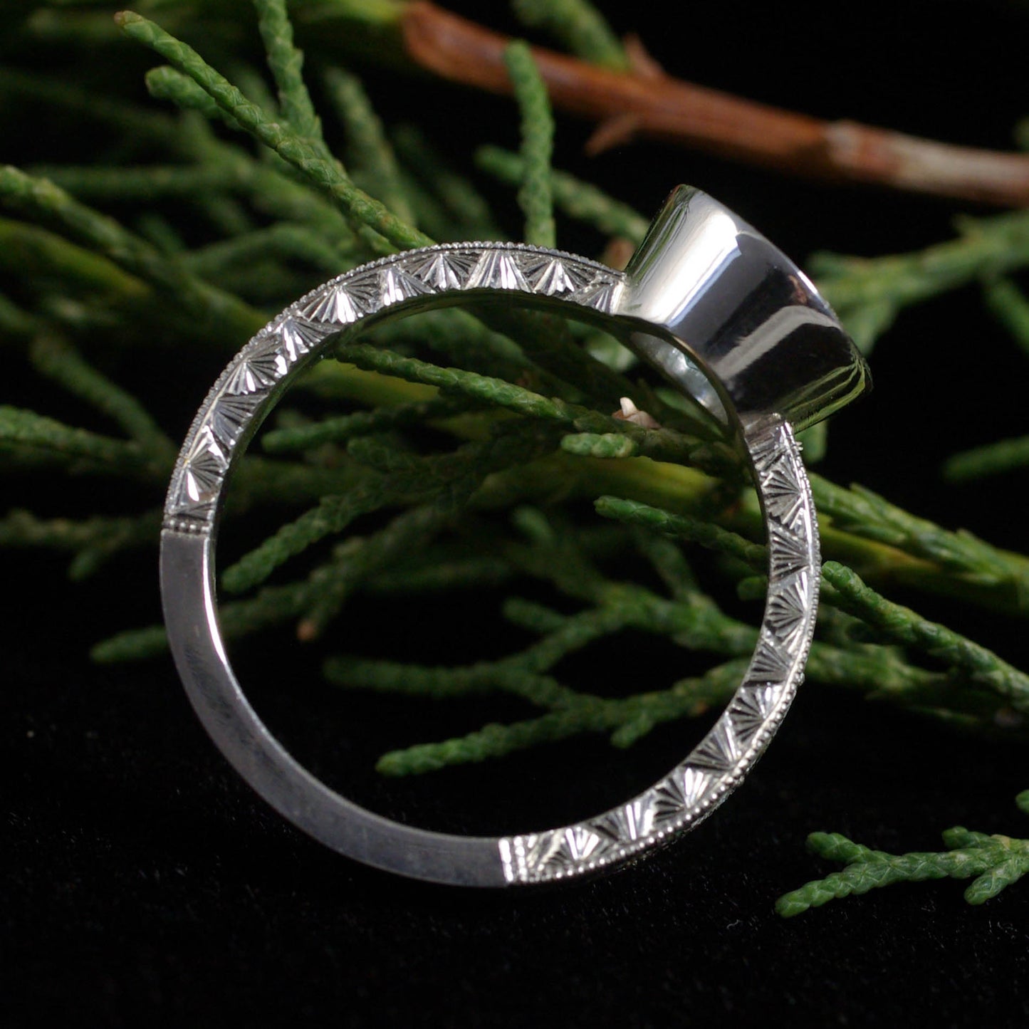 Bague en argent gravée avec topaze ronde  56 1/2 FR