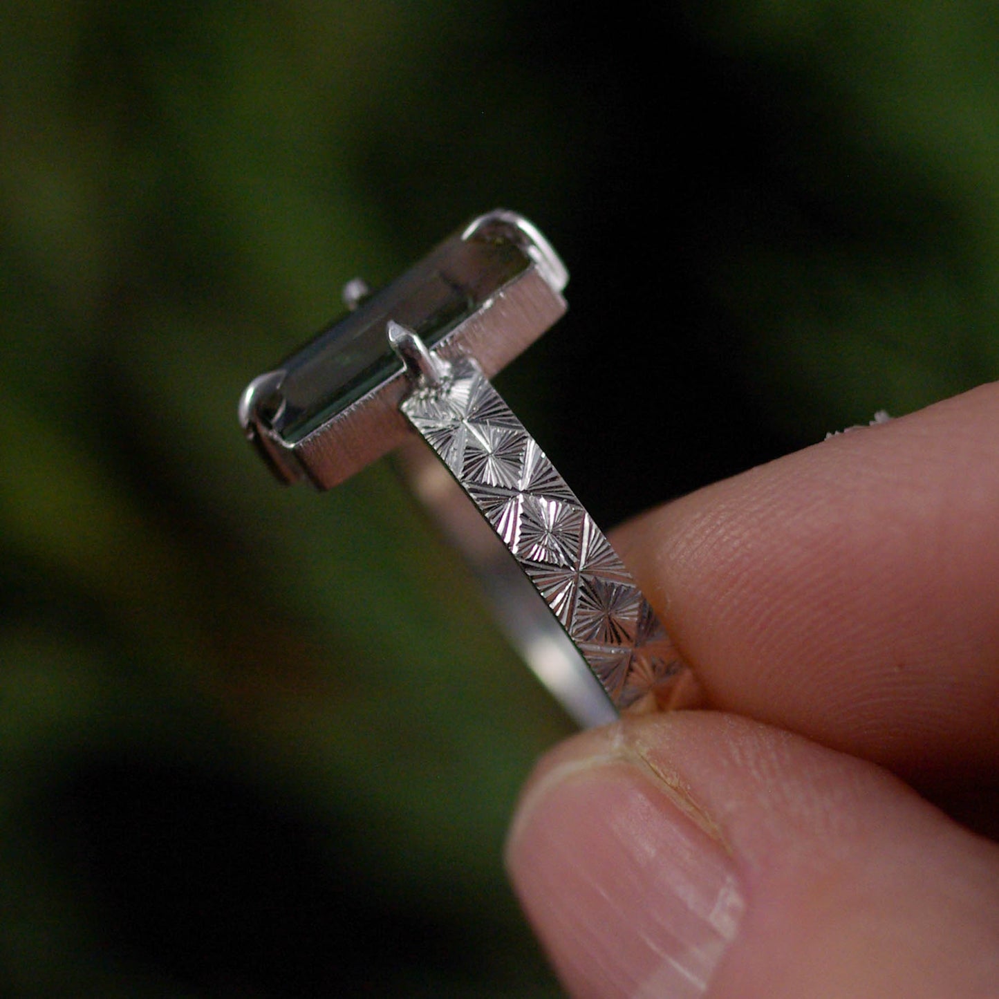 Bague en argent gravée avec tourmaline bicolore 56FR