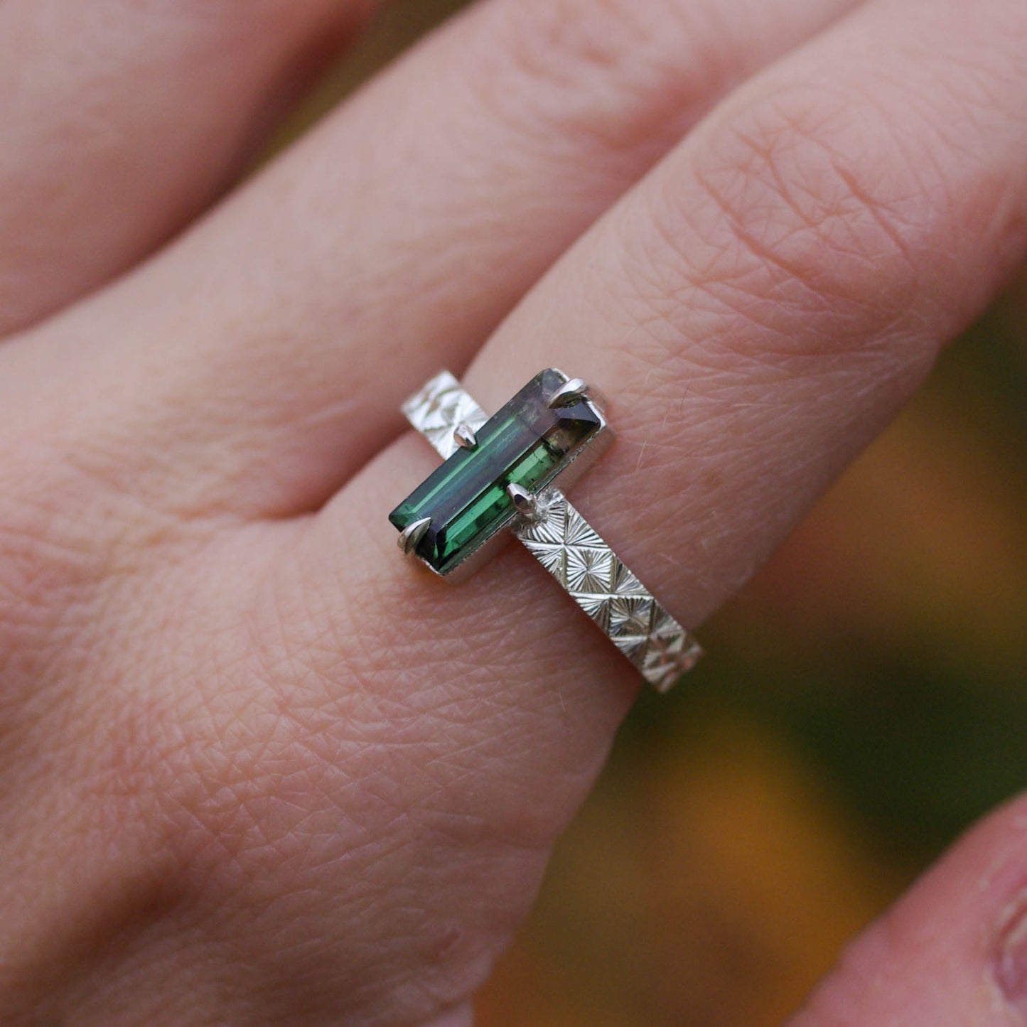 Bague en argent gravée avec tourmaline bicolore 56FR