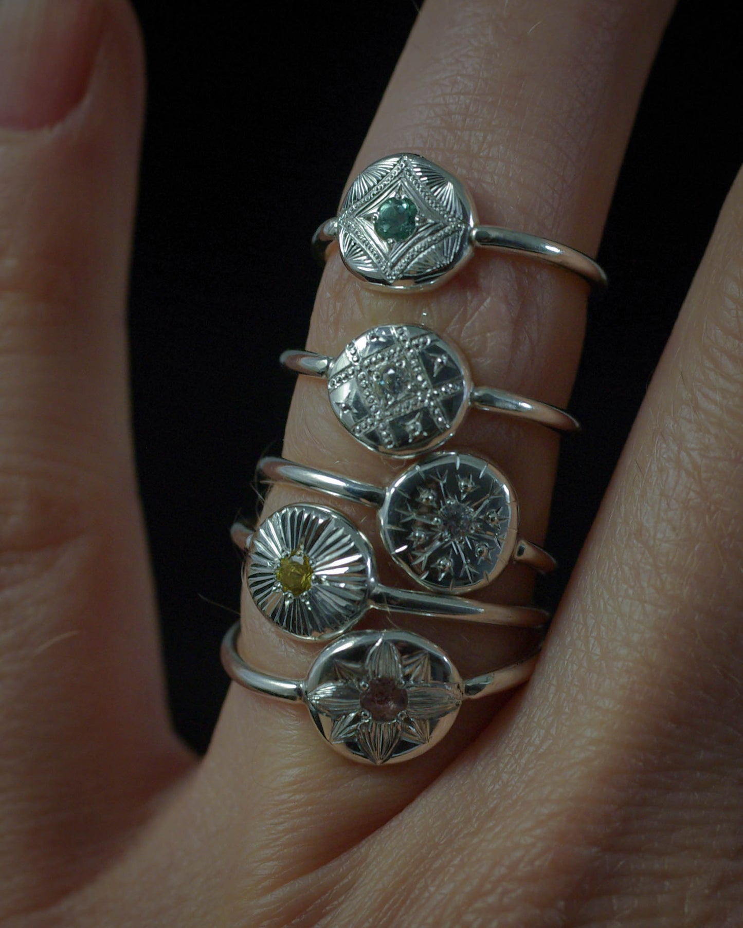 Bague Gravée en Argent et Oxyde de Zirconium – Motif Tissage 48FR