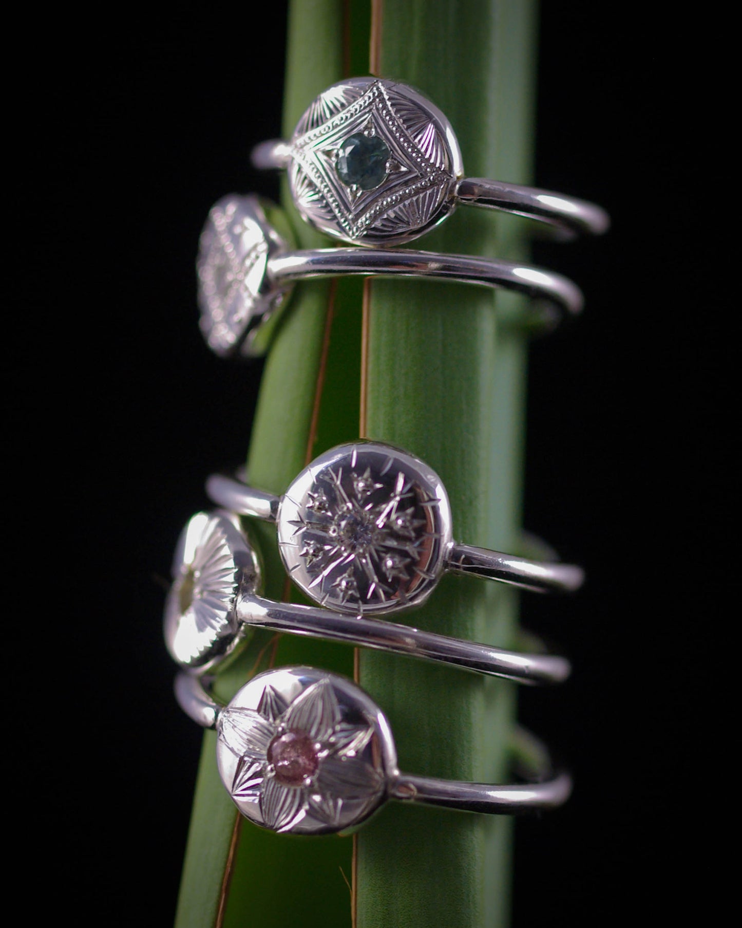 Bague Gravée en Argent et Tourmaline Bleue – Motif Prisme 47FR