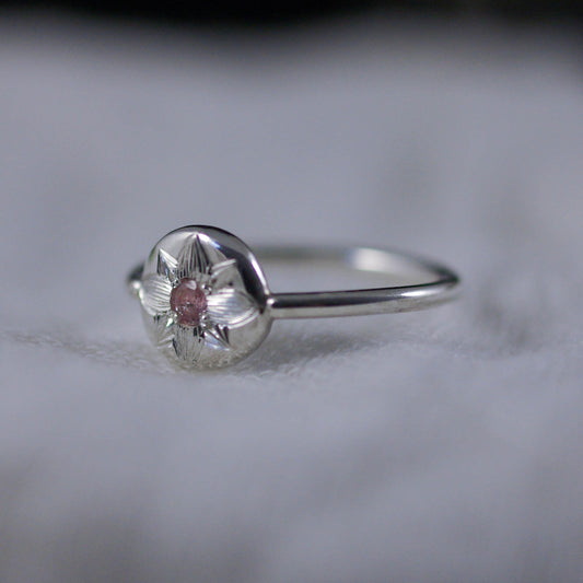 Bague Gravée en Argent et Tourmaline Rose – Motif Fleur de Lotus 53FR