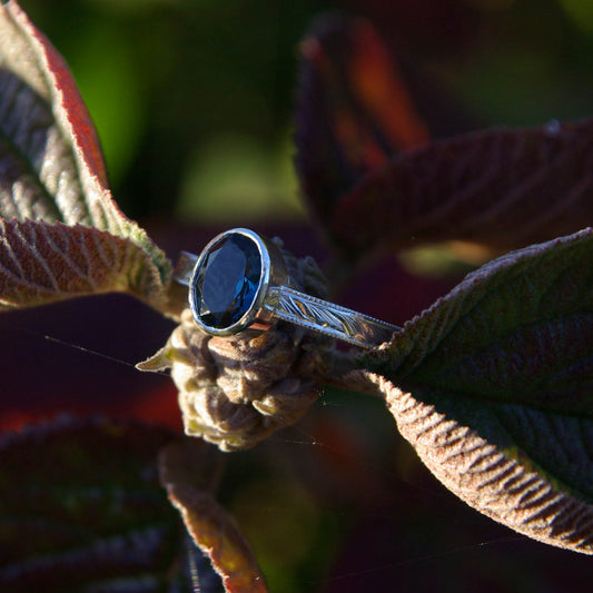 Bague en argent gravée avec topaze bleue Londres 55FR
