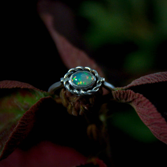 Bague en Argent Opale Torsadée 55FR - Position horizontale