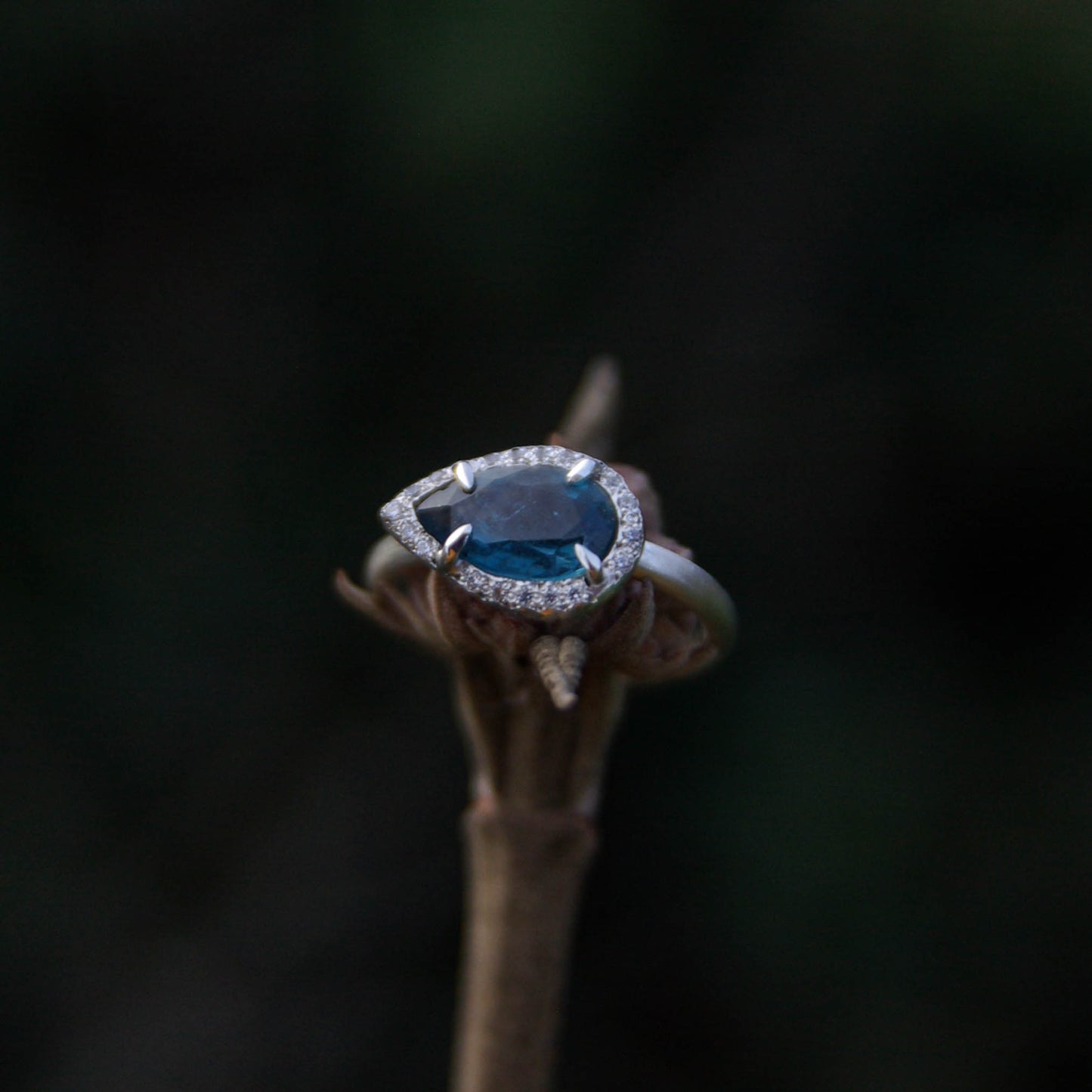 Collection Astra Nox, bague en argent taille 50FR, avec cyanite bleue