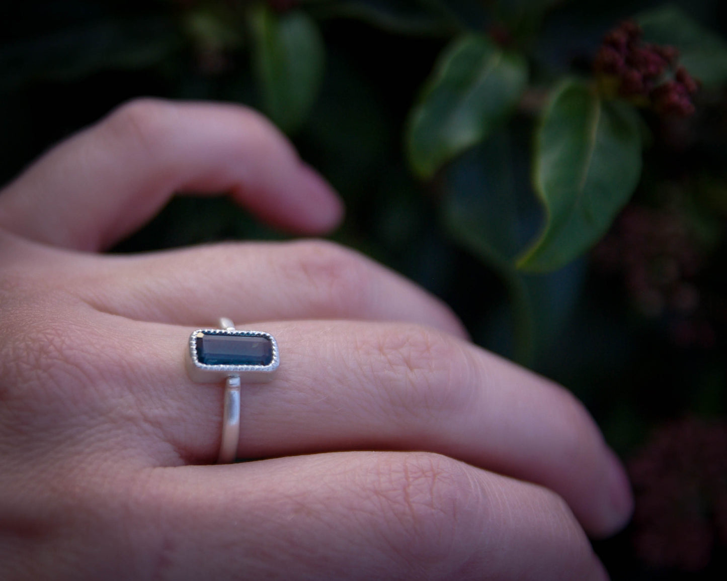 Bague en argent taille 54FR avec Cyanite bleue Rectangulaire collection Astra Nox