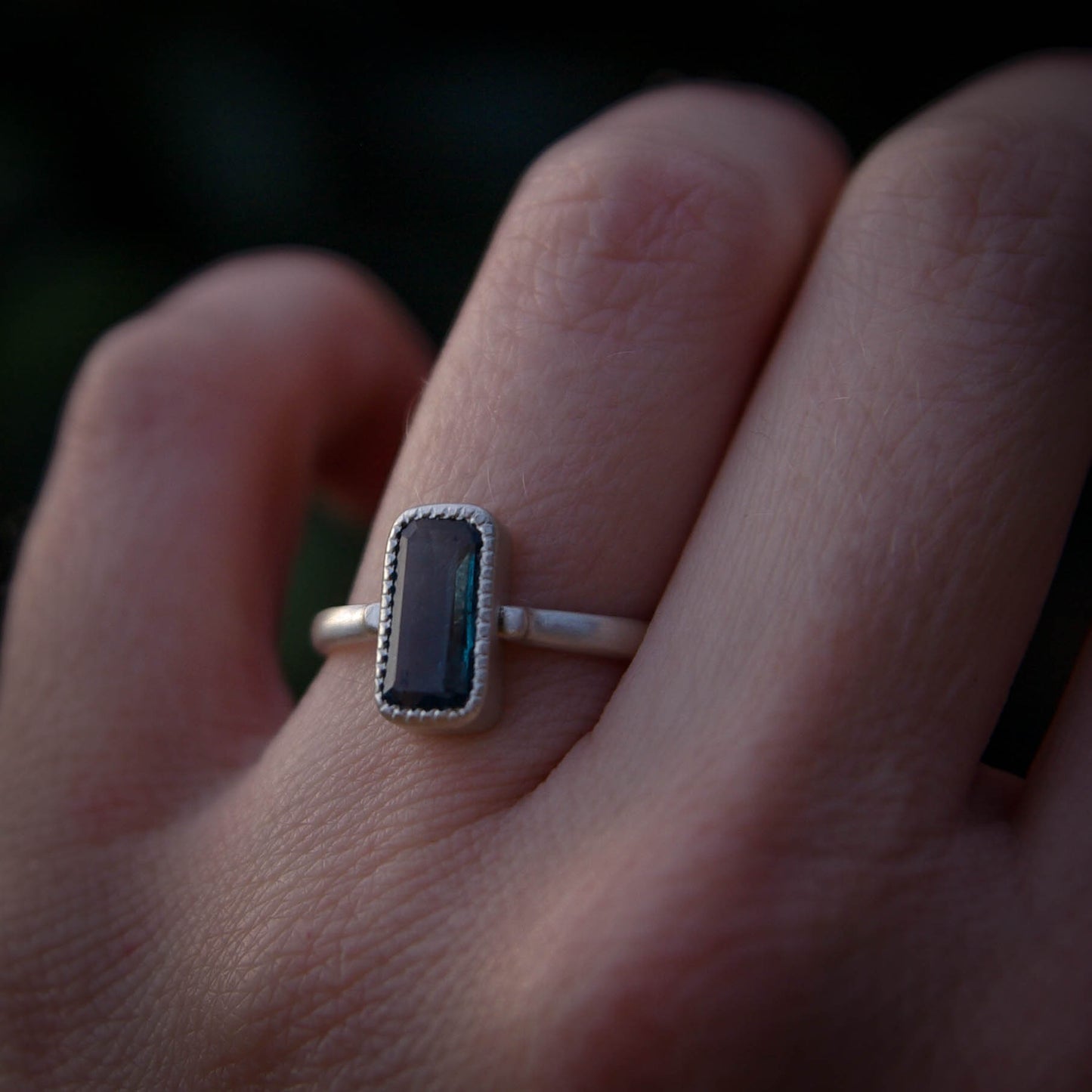 Bague en argent taille 54FR avec Cyanite bleue Rectangulaire collection Astra Nox