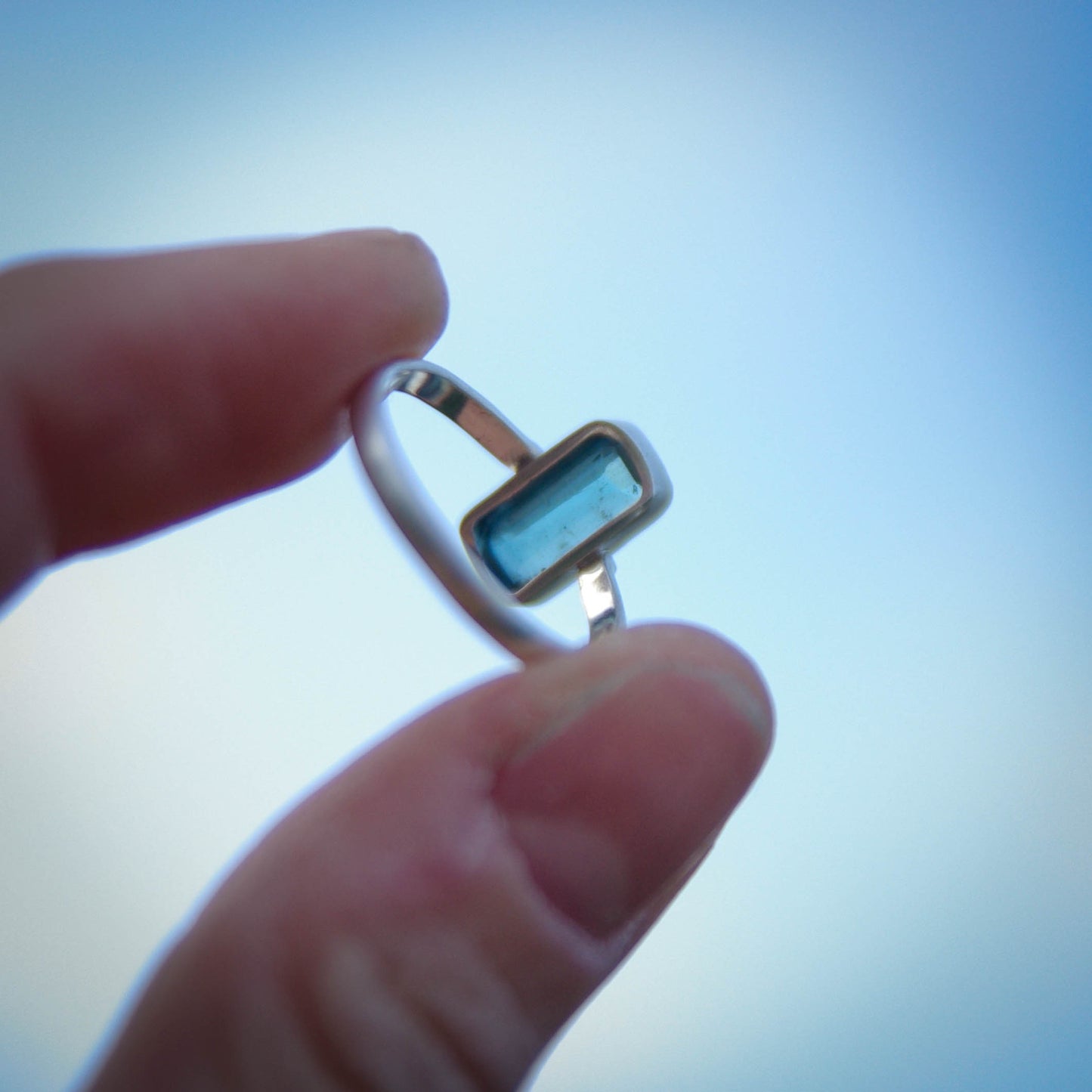 Bague en argent taille 54FR avec Cyanite bleue Rectangulaire collection Astra Nox