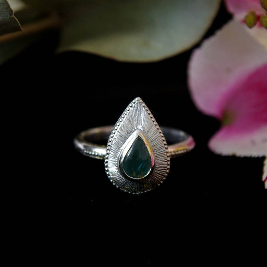 Bague en argent taille 52FR avec tourmaline bleue indicolite en poire