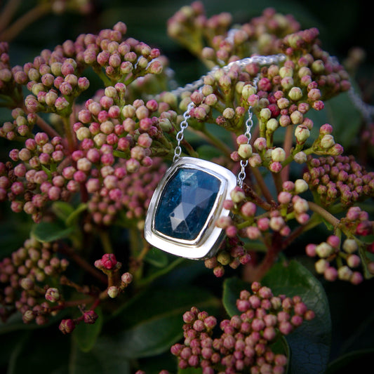 Pendentif en Argent avec Cyanite bleue (petit modèle), Mini-collection Astra Nox