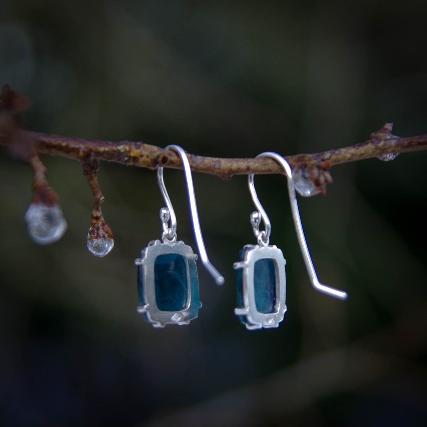 Boucles d'oreilles en argent et cyanite bleue Astra Nox