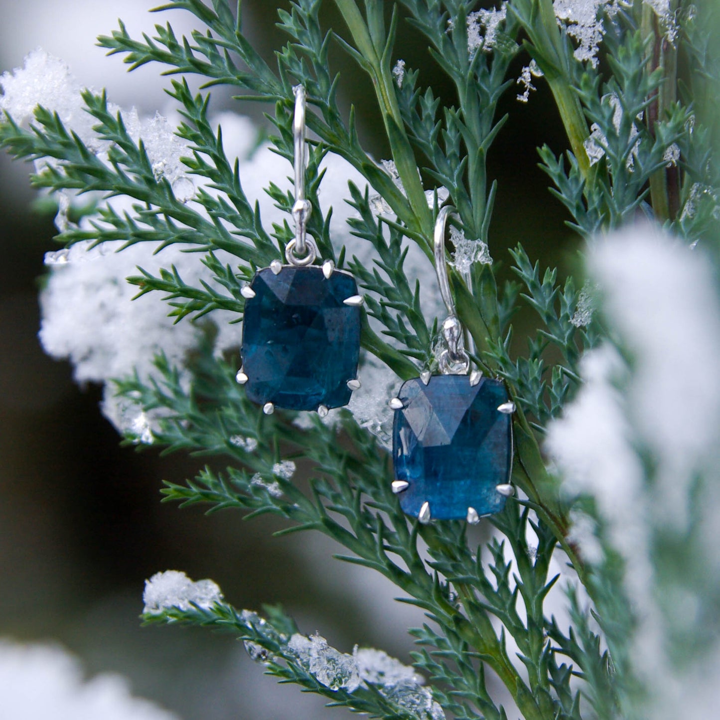 Boucles d'oreilles en argent et cyanite bleue Astra Nox